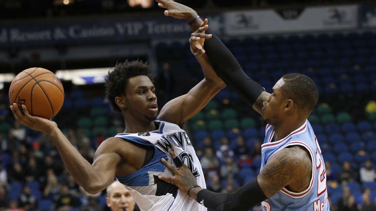 Wiggins lifts struggling Wolves over Kings, 99-95