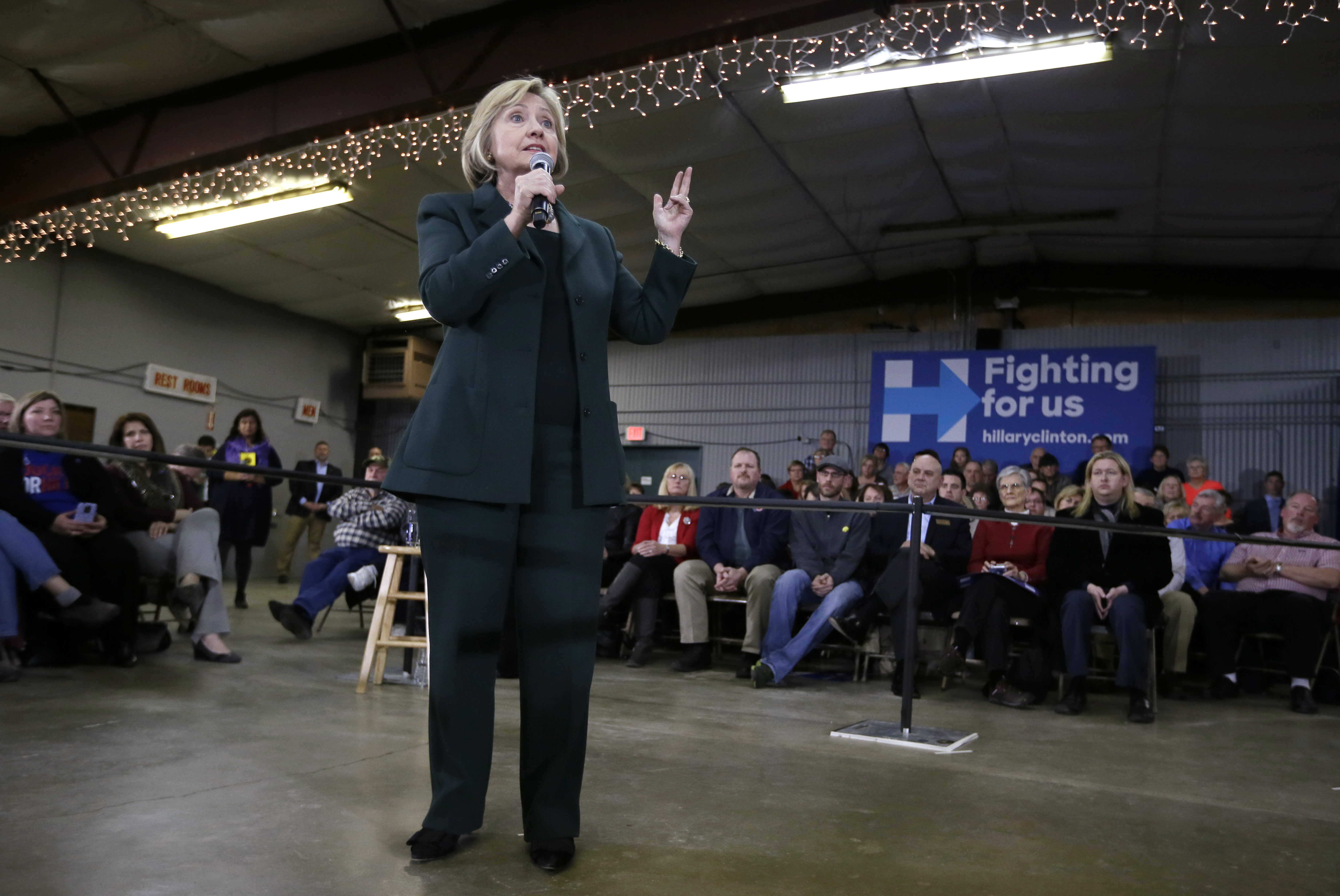 Sanders apologizes to Clinton, supporters for data breach