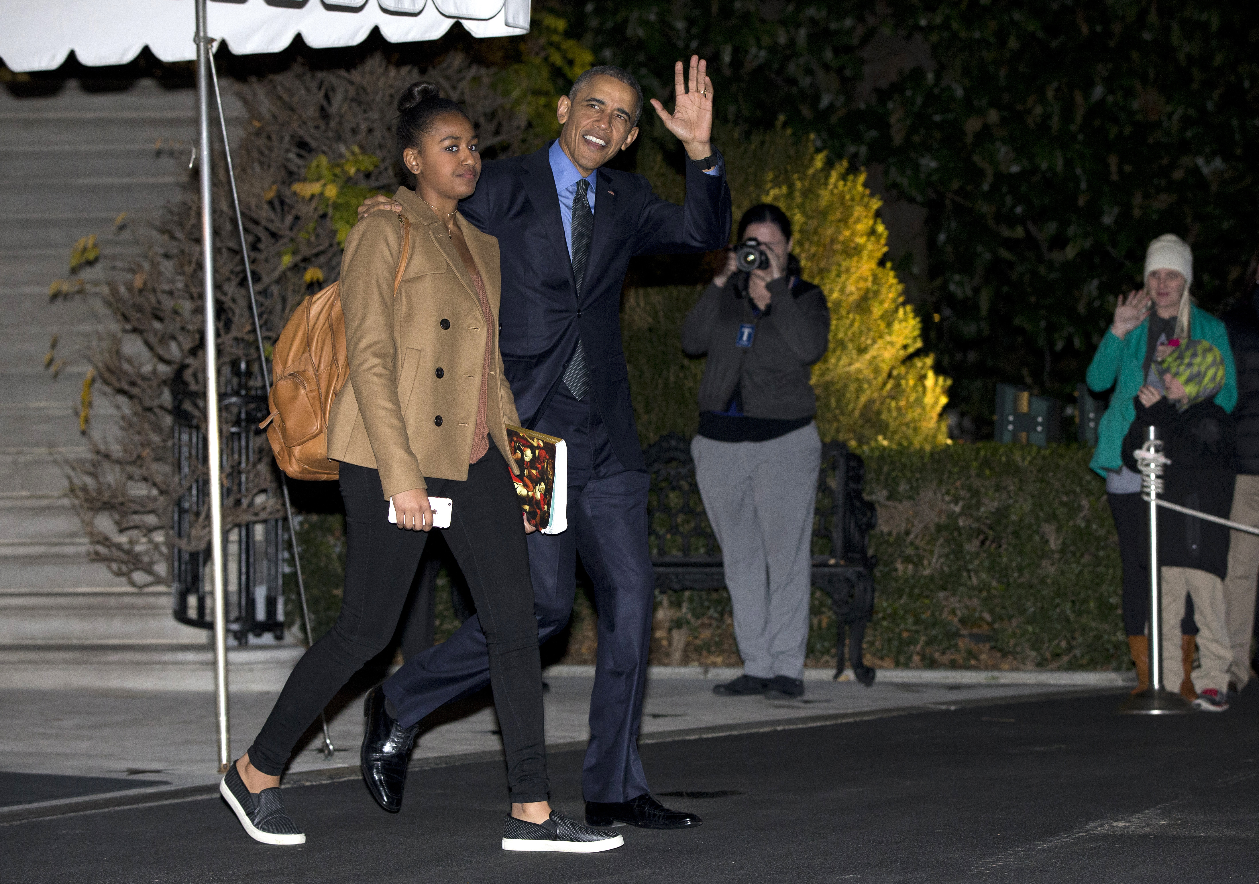 Obama, family back in Hawaii for annual Christmas vacation