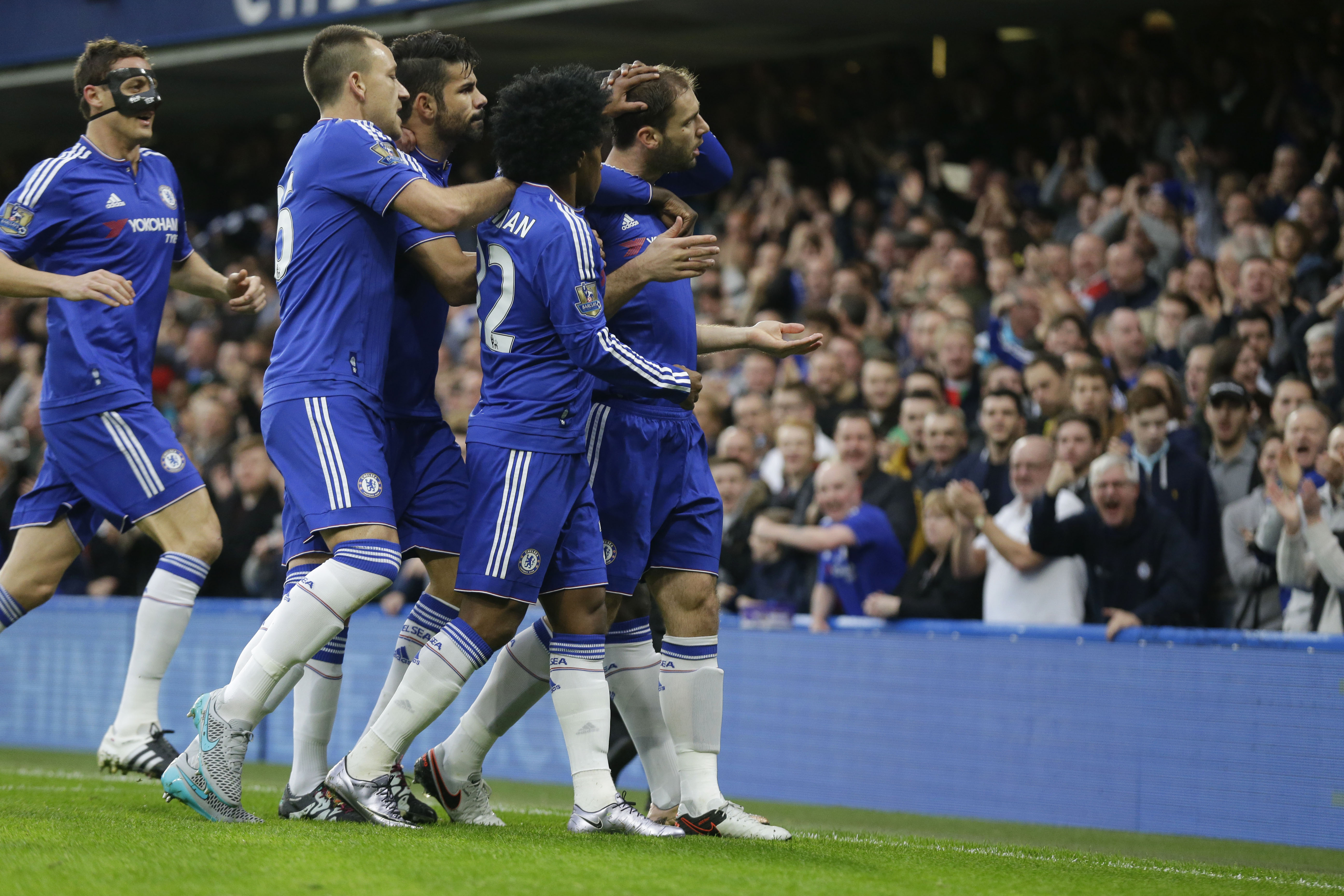 Chelsea beats Sunderland 3-1, Man U loses in Premier League