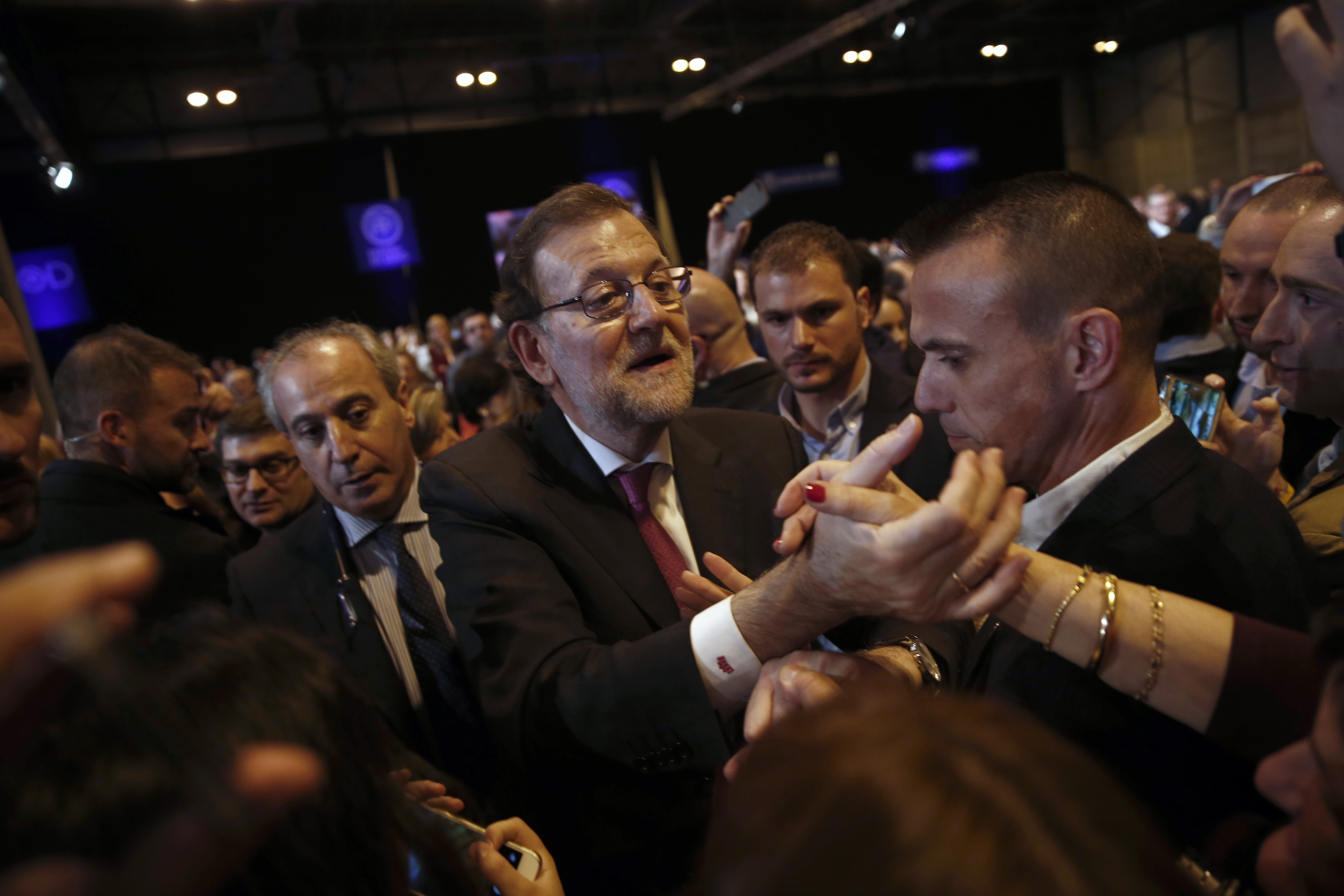 Spain's political leaders relax before Sunday's key election