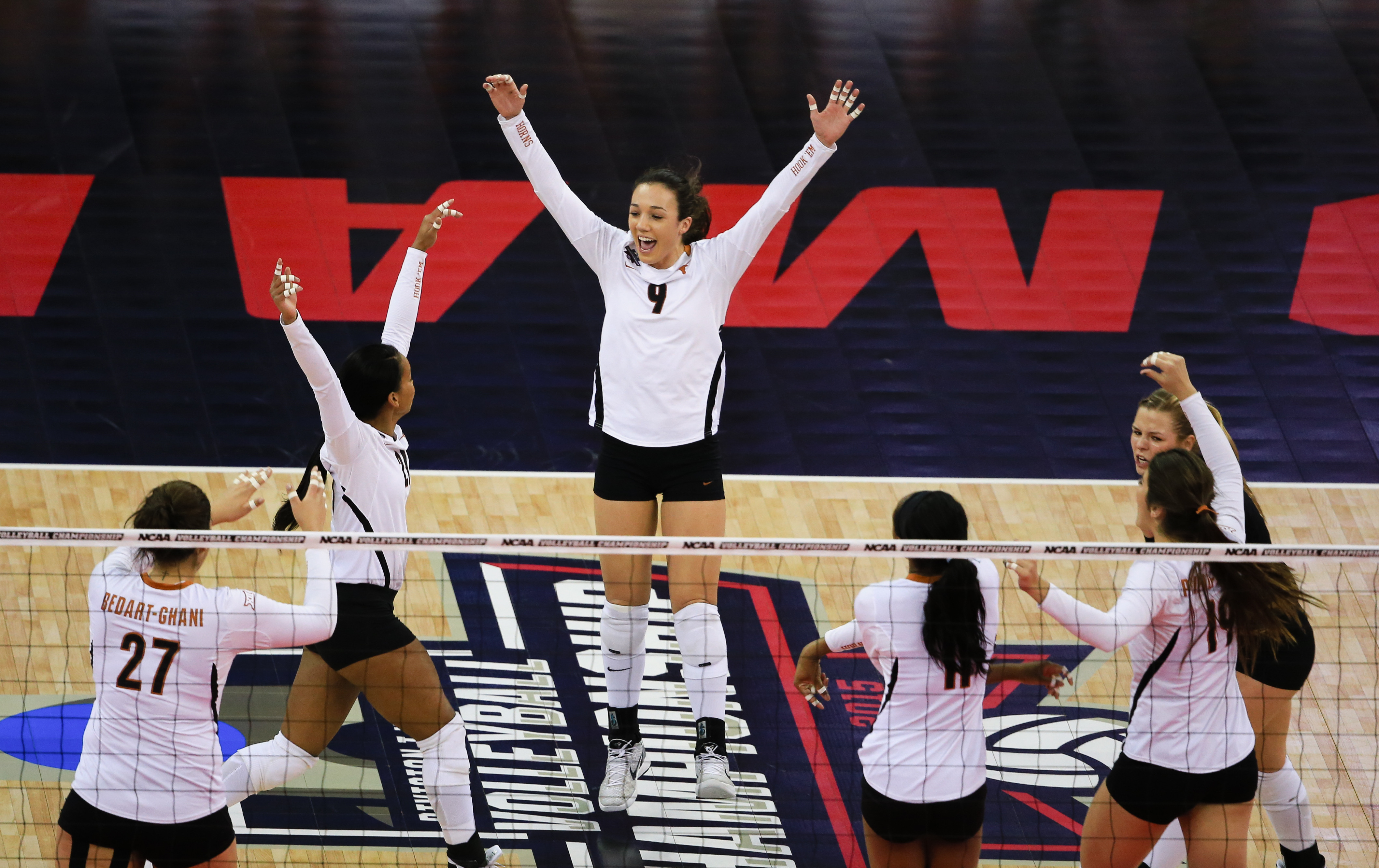 Nebraska sweeps Texas in 3 sets for NCAA volleyball title