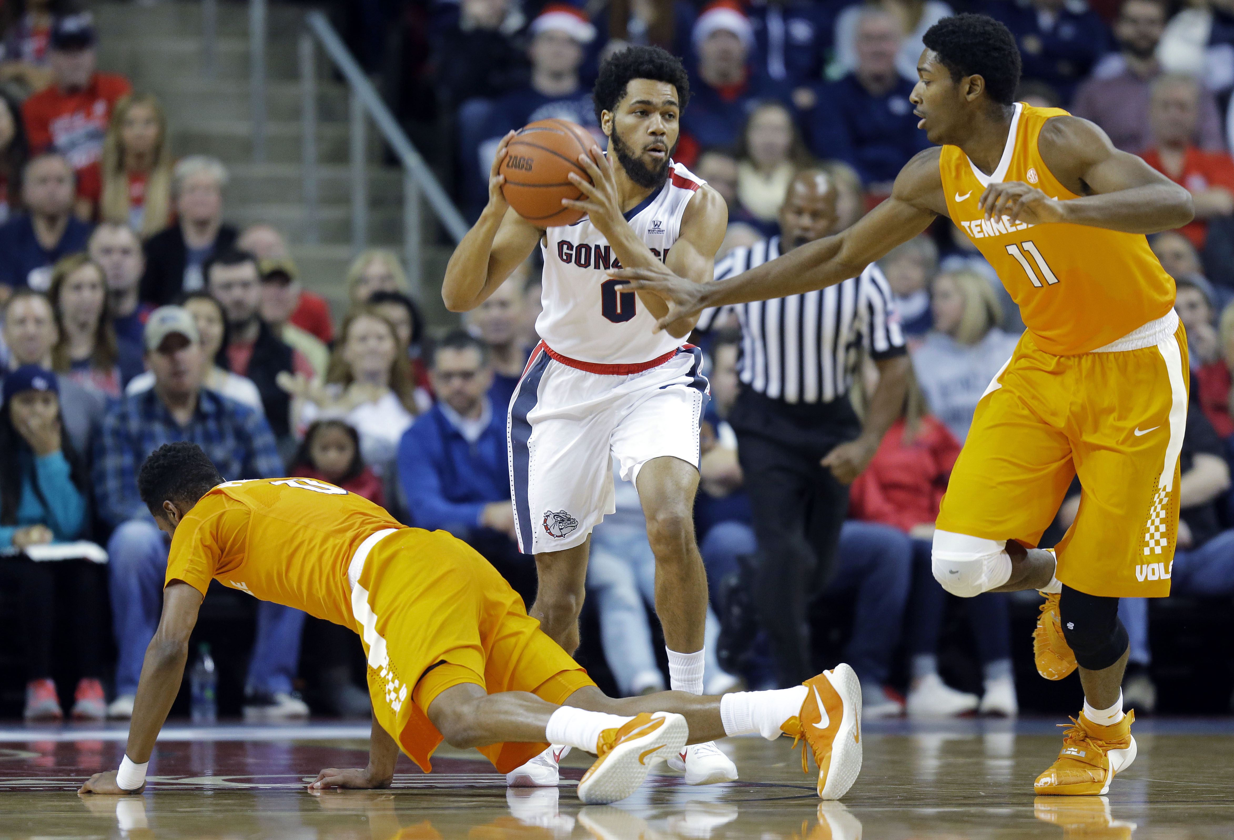 Sabonis scores 36 as Gonzaga holds off Tennessee 86-79