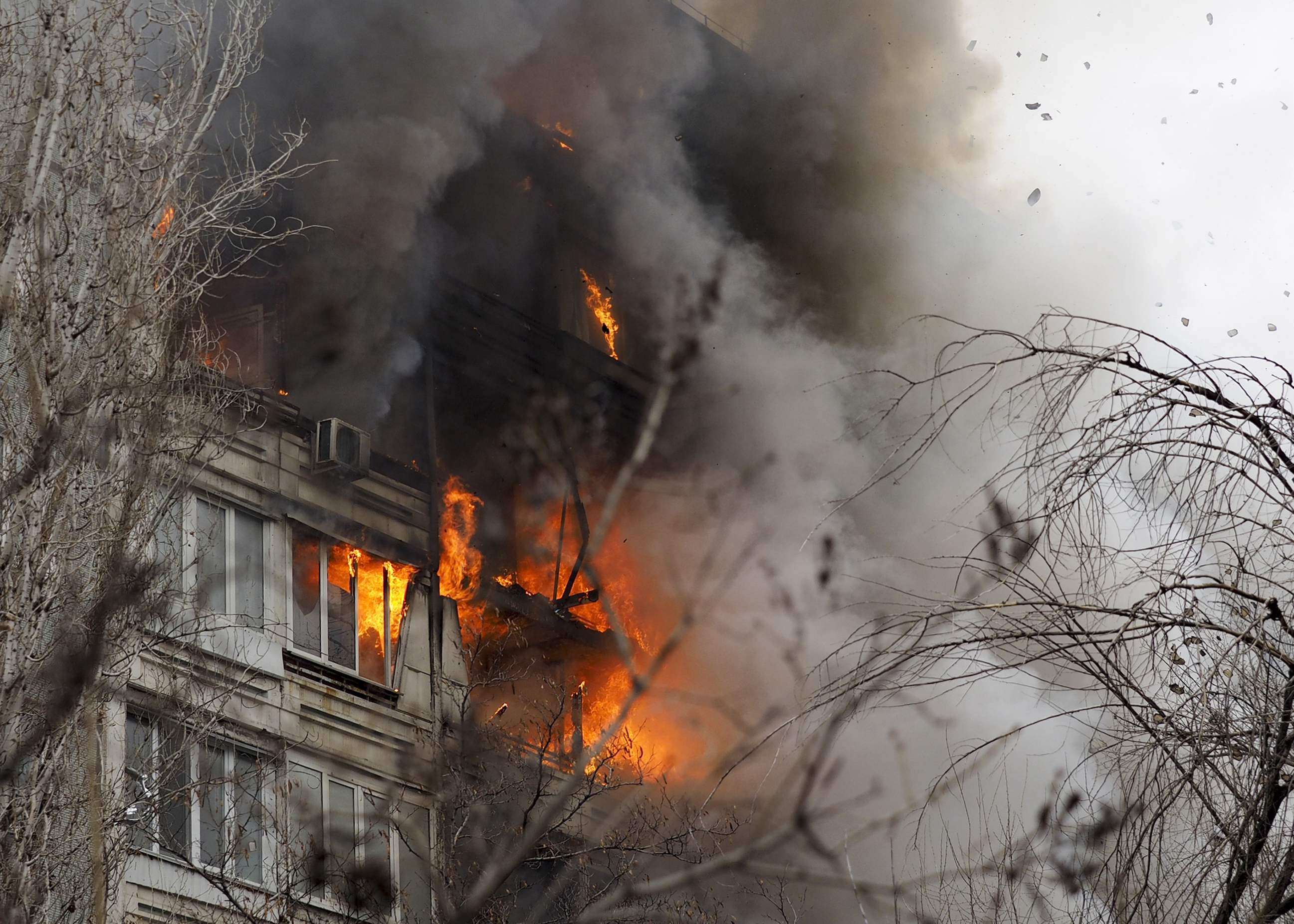Explosion hits Russian apartment building; 1 dead, 8 injured