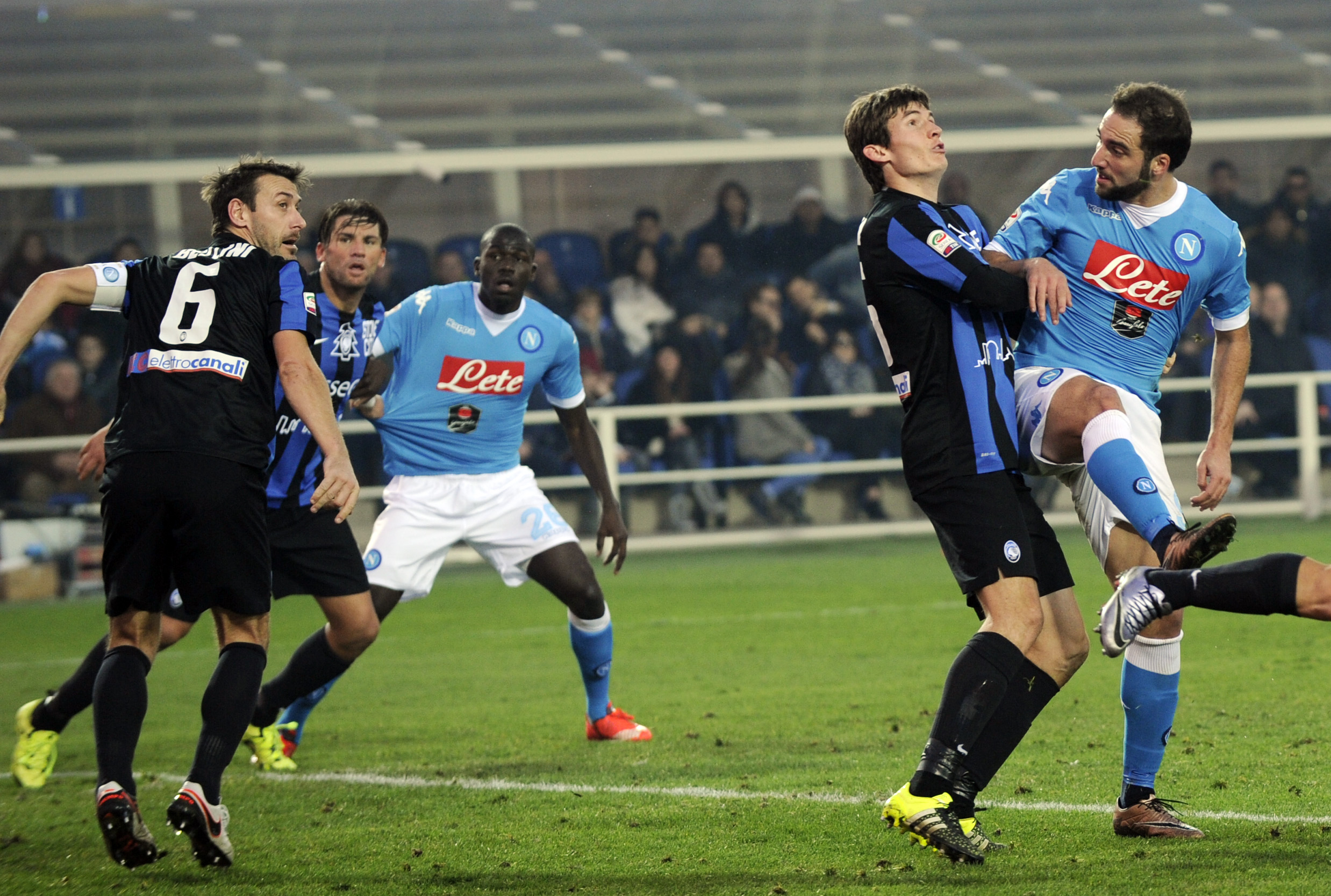 Roma ends winless streak with 2-0 victory over Genoa