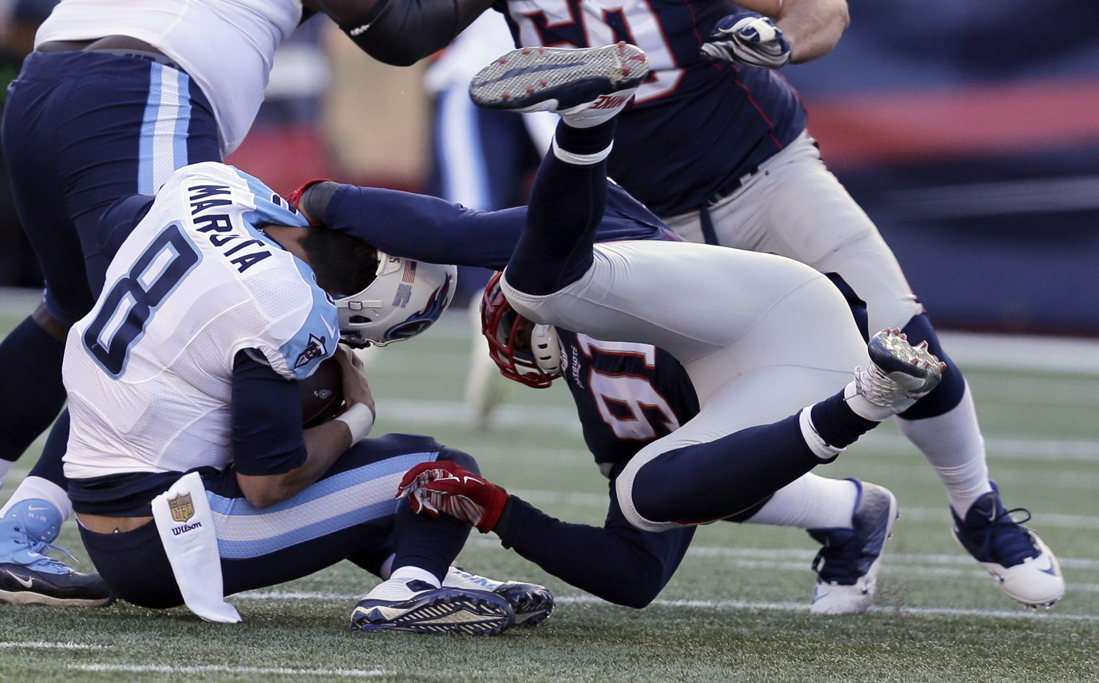 Patriots hold top spot in AFC with 33-16 win over Titans