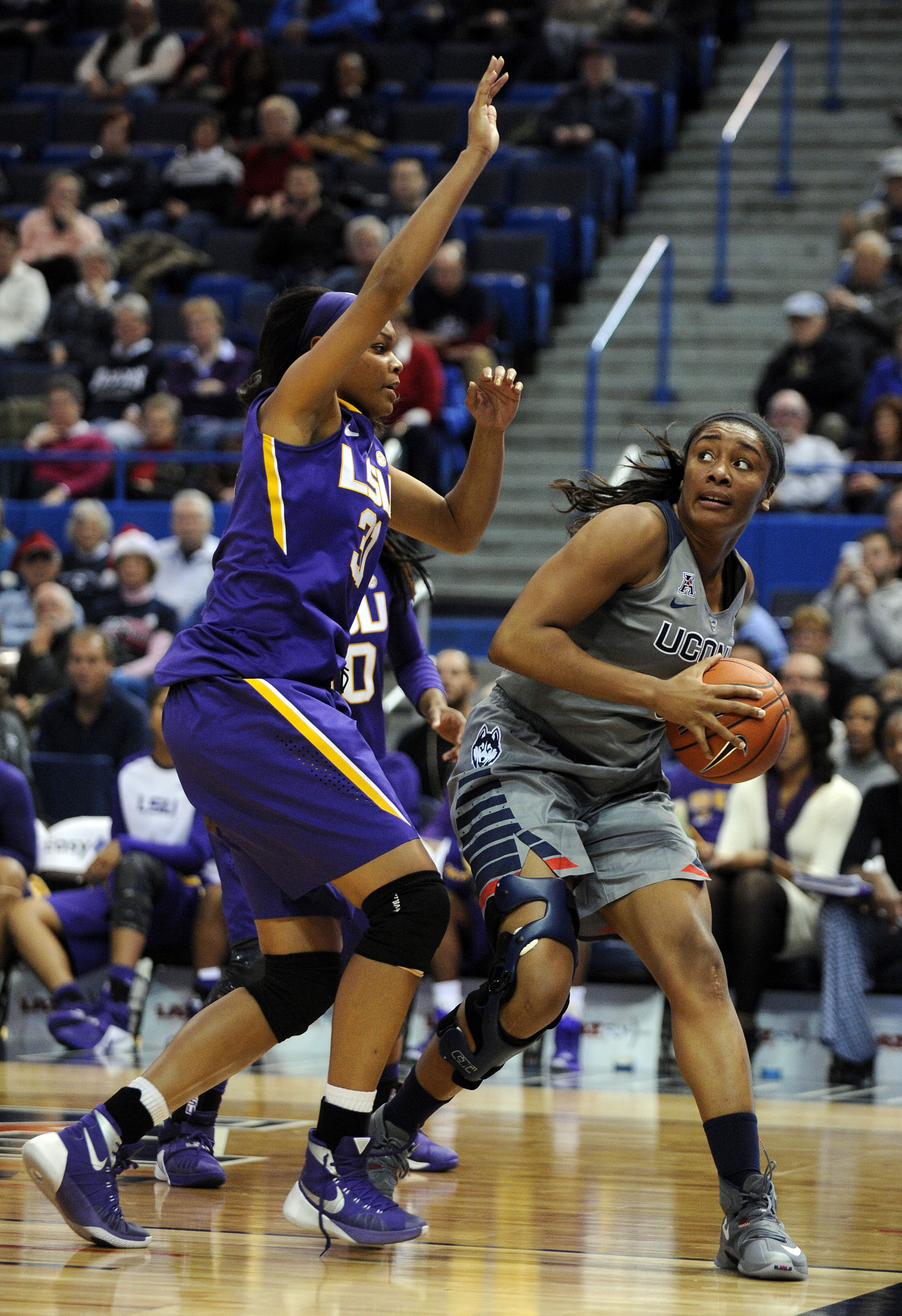 Top-ranked UConn routs LSU 86-40 despite Stewart's absence