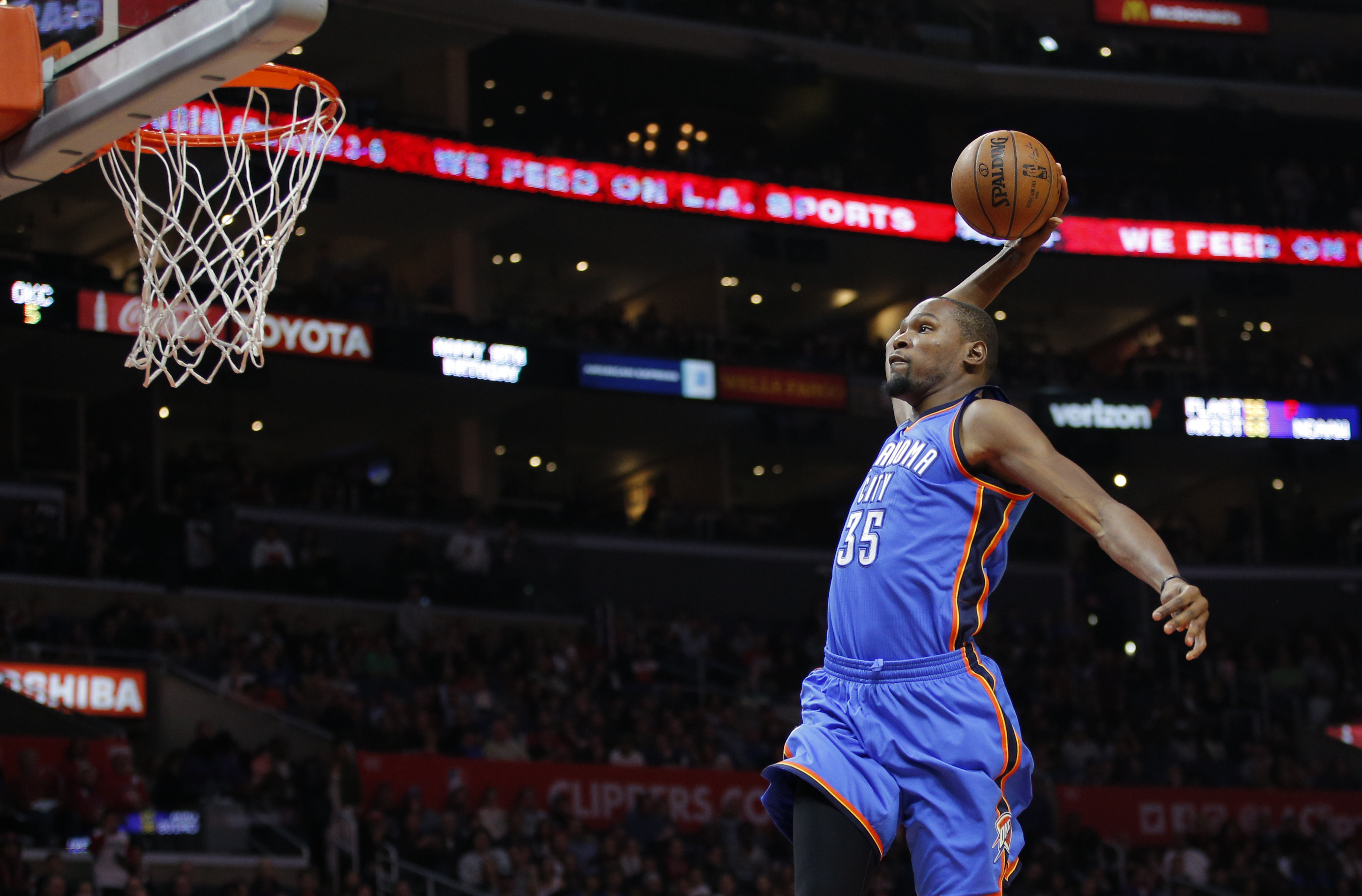 Durant, Westbrook lead Thunder past Clippers 100-99