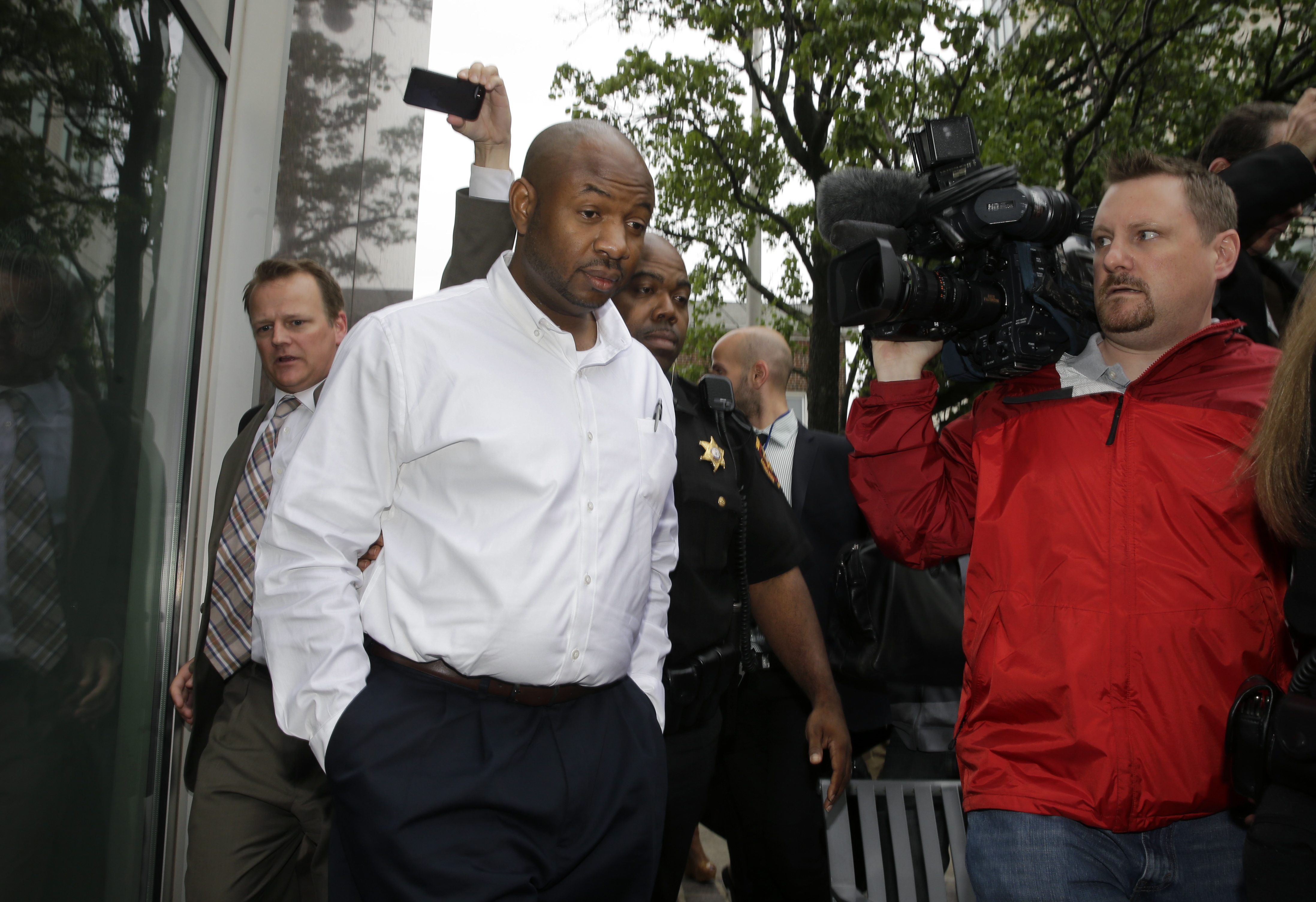 Grand jury to decide fate of trucker in Tracy Morgan crash