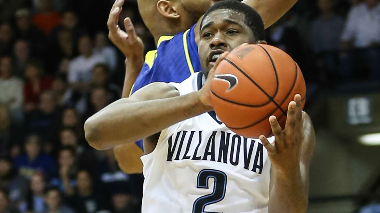 Hart's double-double lifts No. 17 Villanova over Delaware