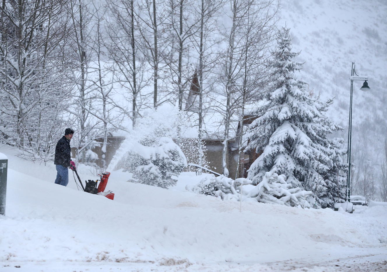 Jon Ginn cleans the driveway on Deer Mountain, next to the Jordanelle Reservoir, Tuesday, Dec. 22, 2015, in Wasatch County. (Photo: Tom Smart, Deseret News)