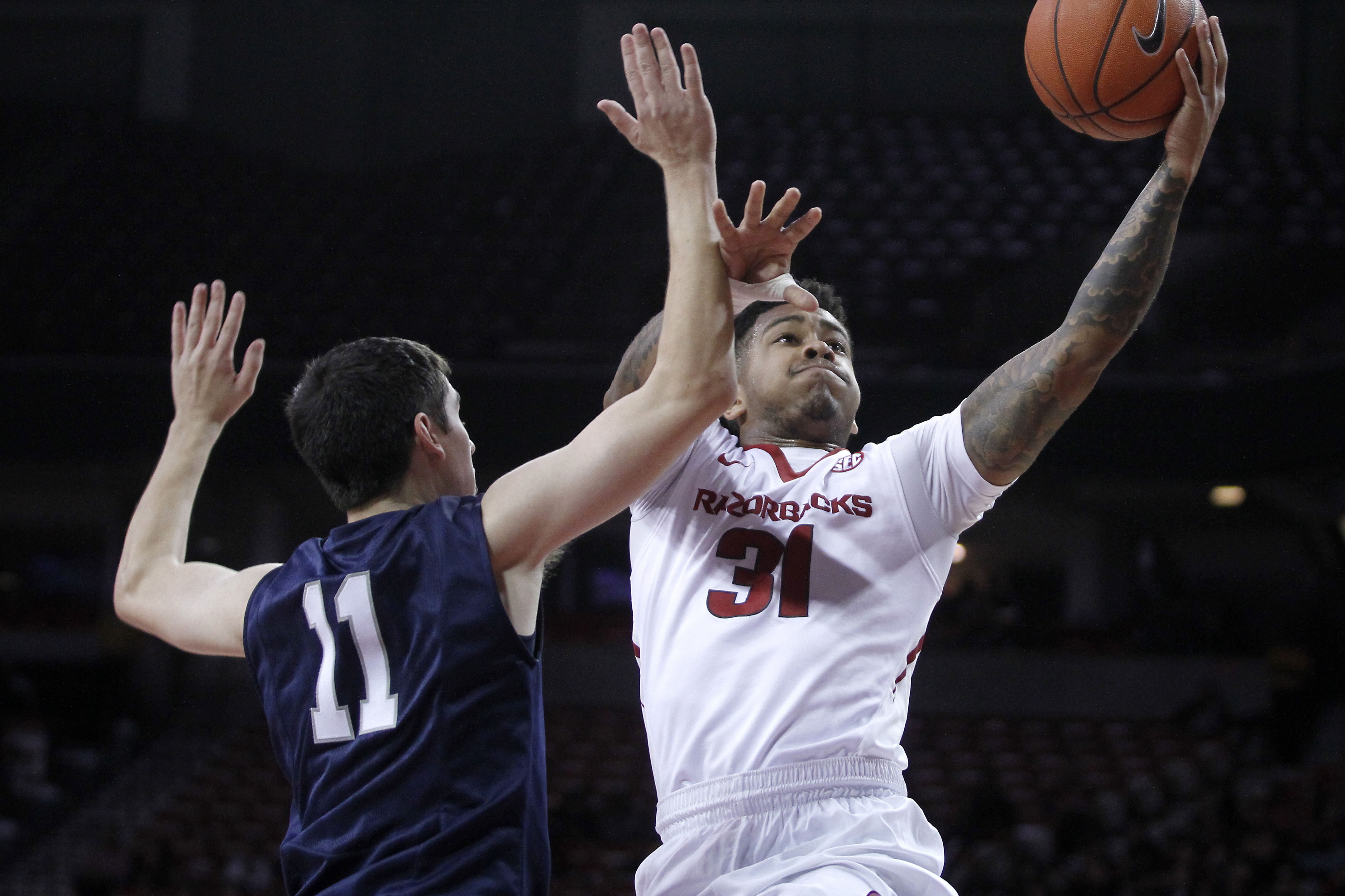 Kingsley's double-double leads Arkansas past North Florida