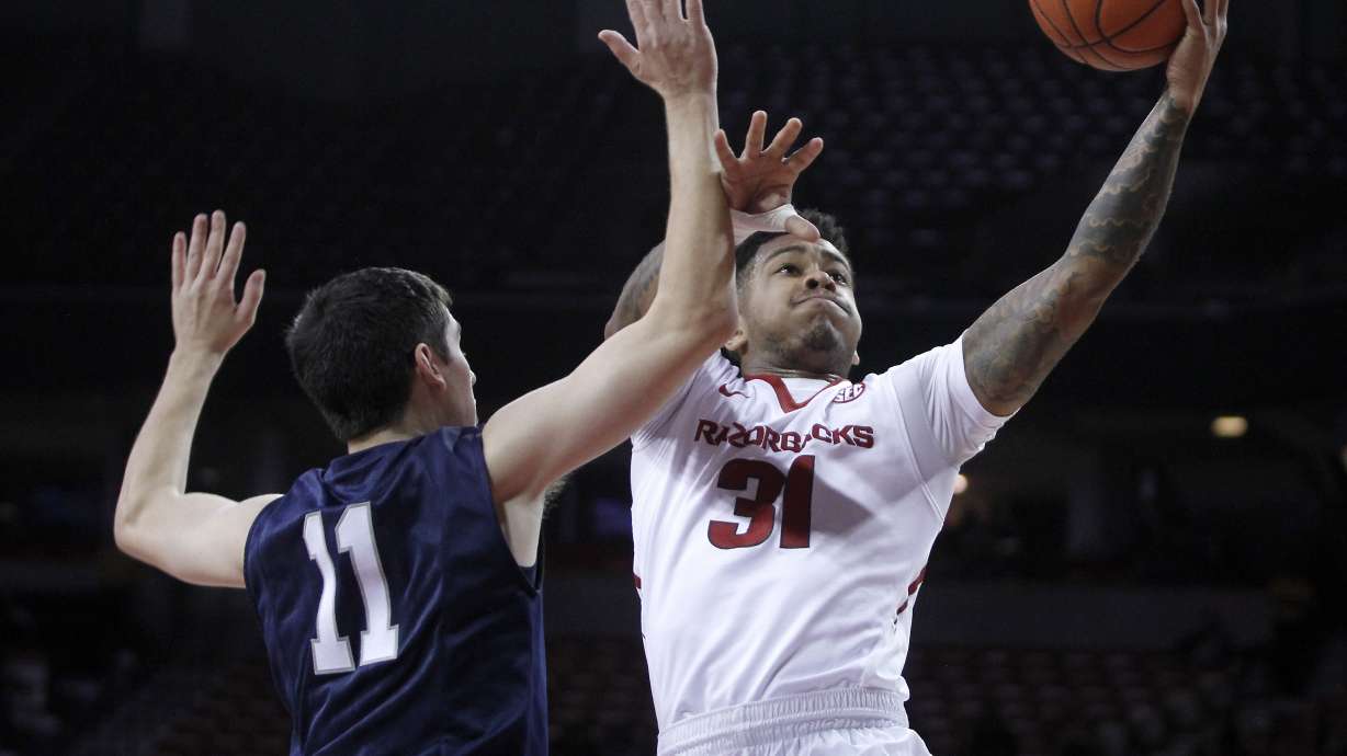 Kingsley's double-double leads Arkansas past North Florida