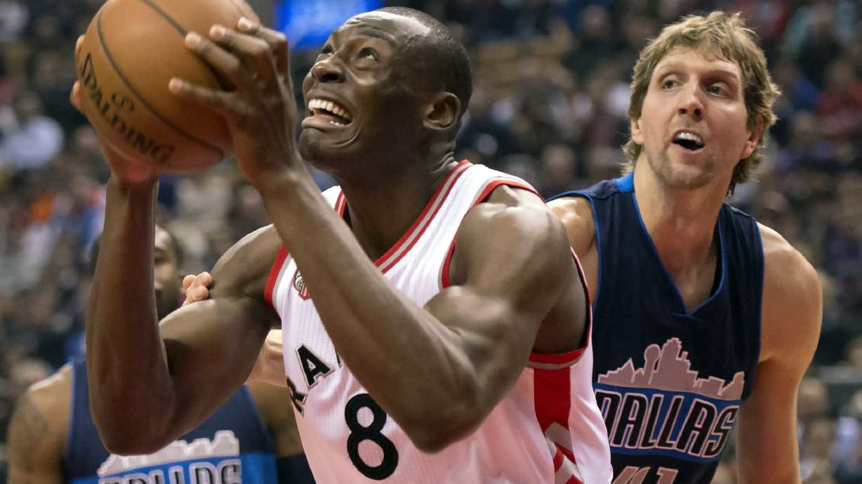 DeRozan helps Raptors edge Mavericks 103-99