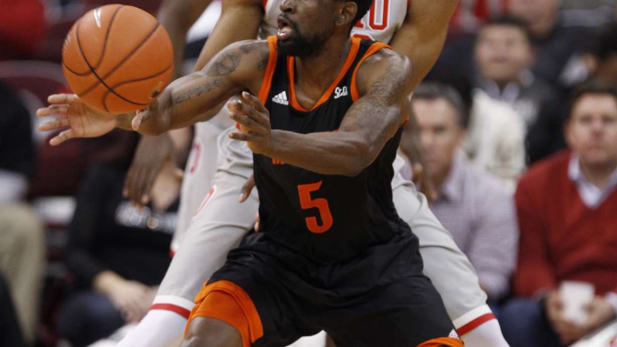 Lyle leads Ohio State to 64-44 win against Mercer