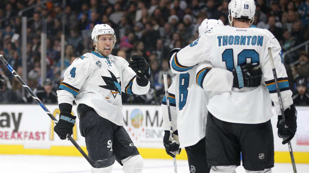 Pavelski nets 2 on power play in 3rd, Sharks top Kings 5-3
