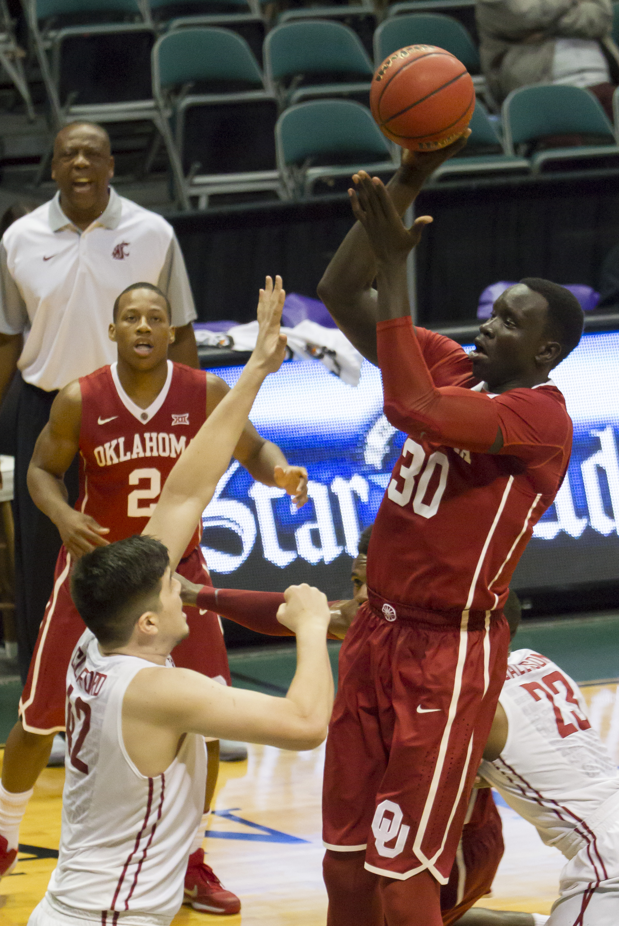 Hield helps No. 3 Oklahoma rout Washington State 88-60