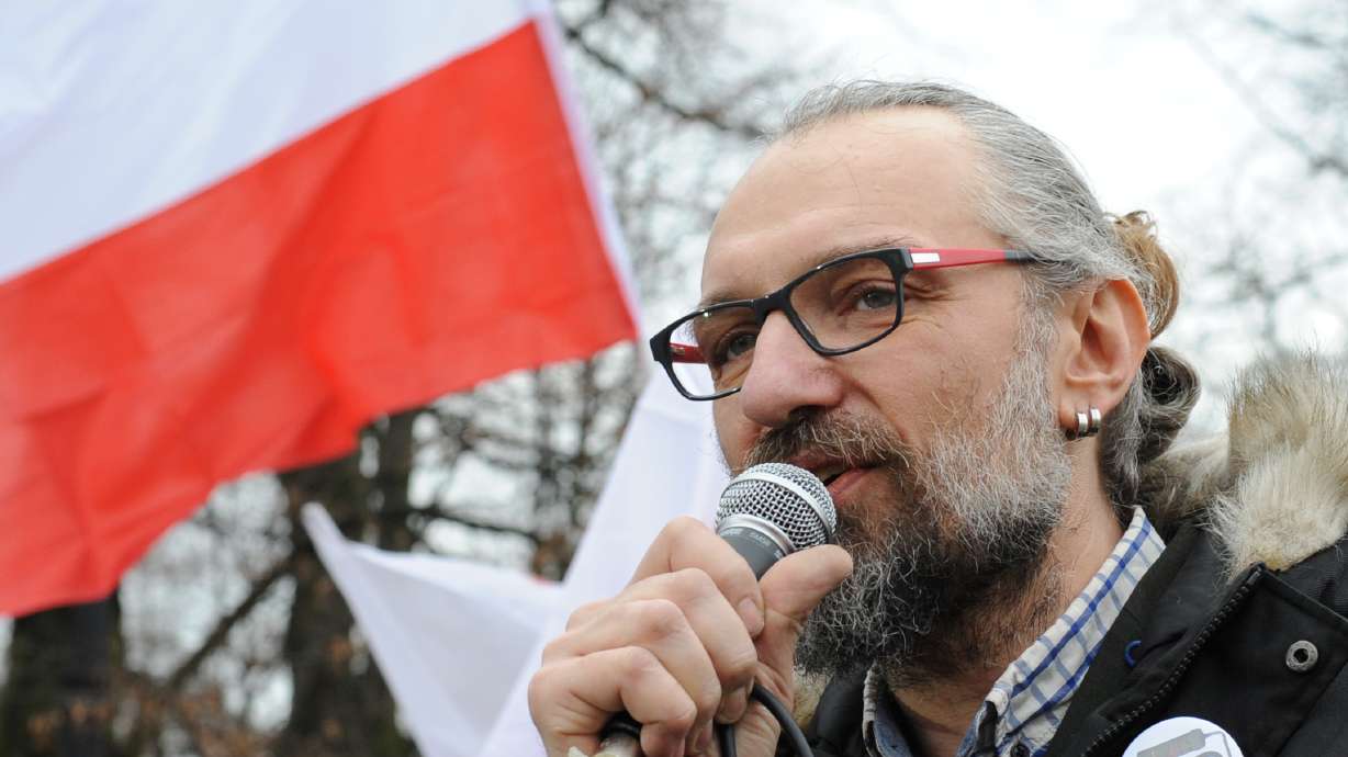 New Polish government criticized for democratic backsliding