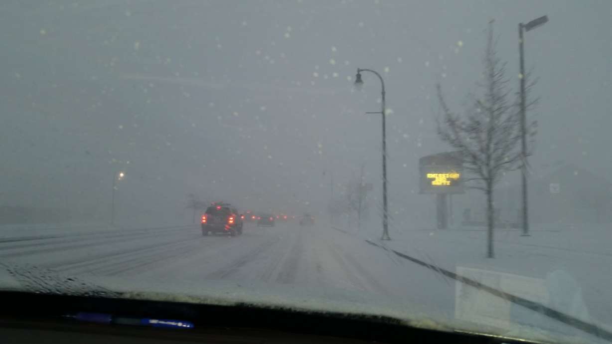 Otra ronda de nieve afecta UT: Cortes de luz, avalanchas, accidentes y el pronóstico