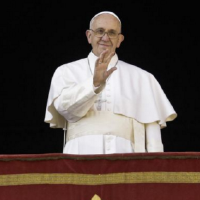 El papa transmite mensaje de misericordia en día de Navidad