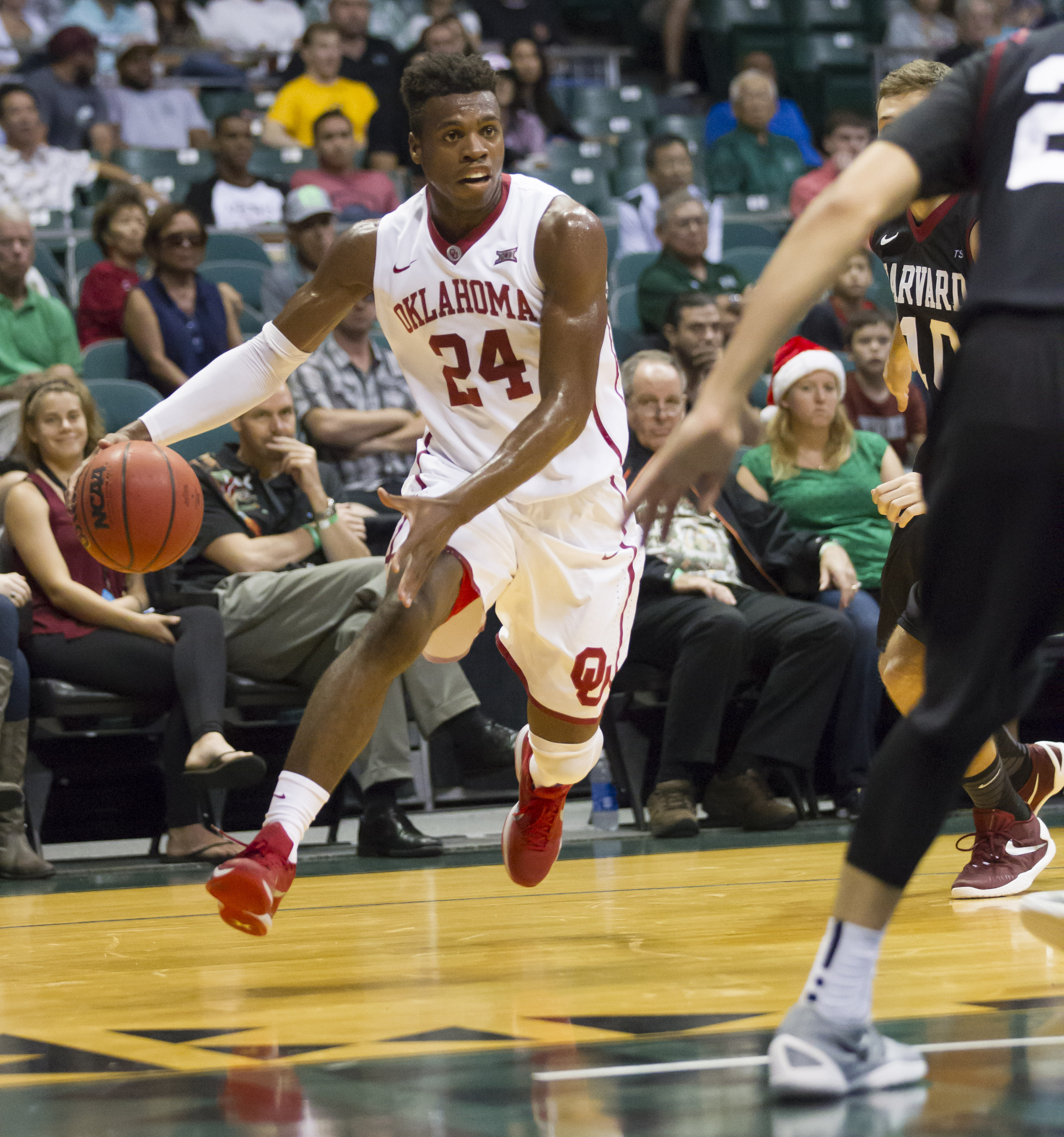 No. 3 Oklahoma beats Harvard in Diamond Head title game