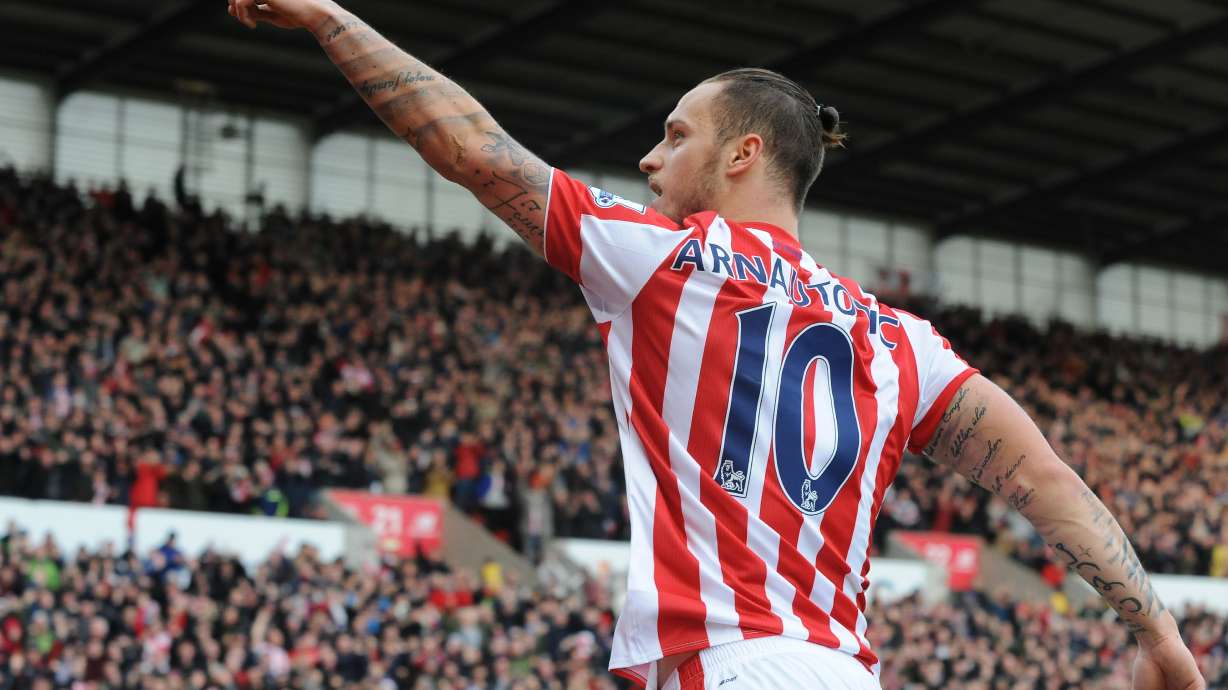 Van Gaal raises prospect of quitting after 4th loss in a row