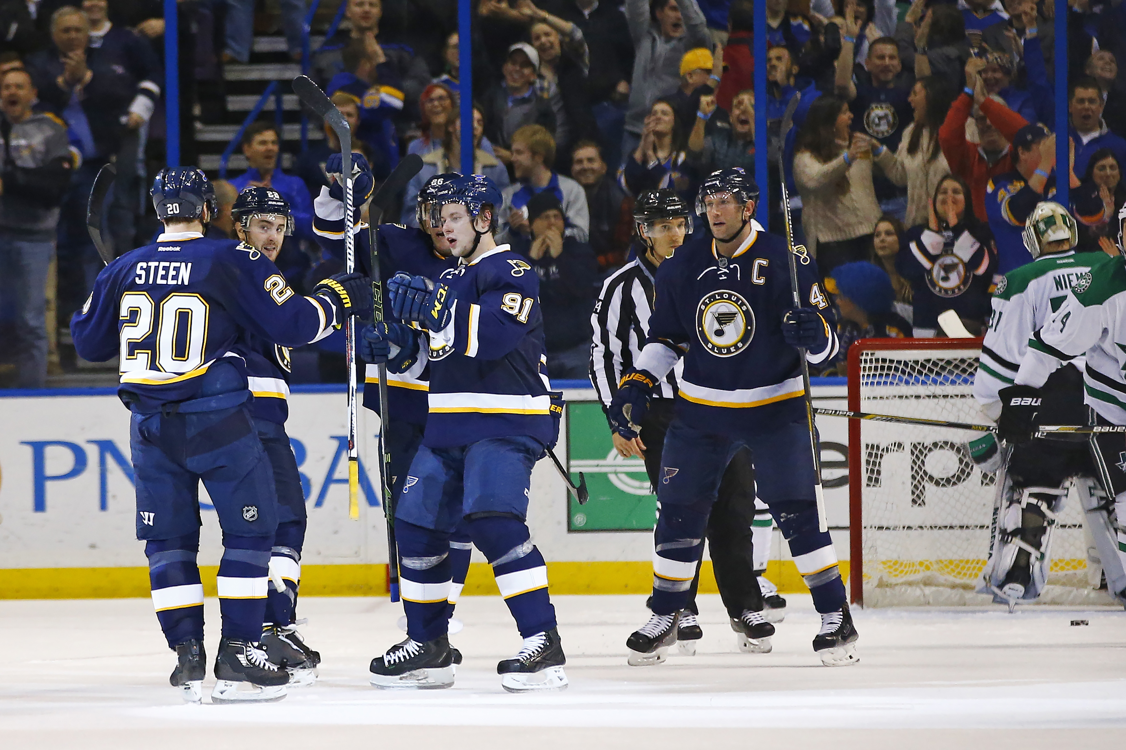 Backes wins it, Blues outlast Stars 3-2 in 9-round shootout