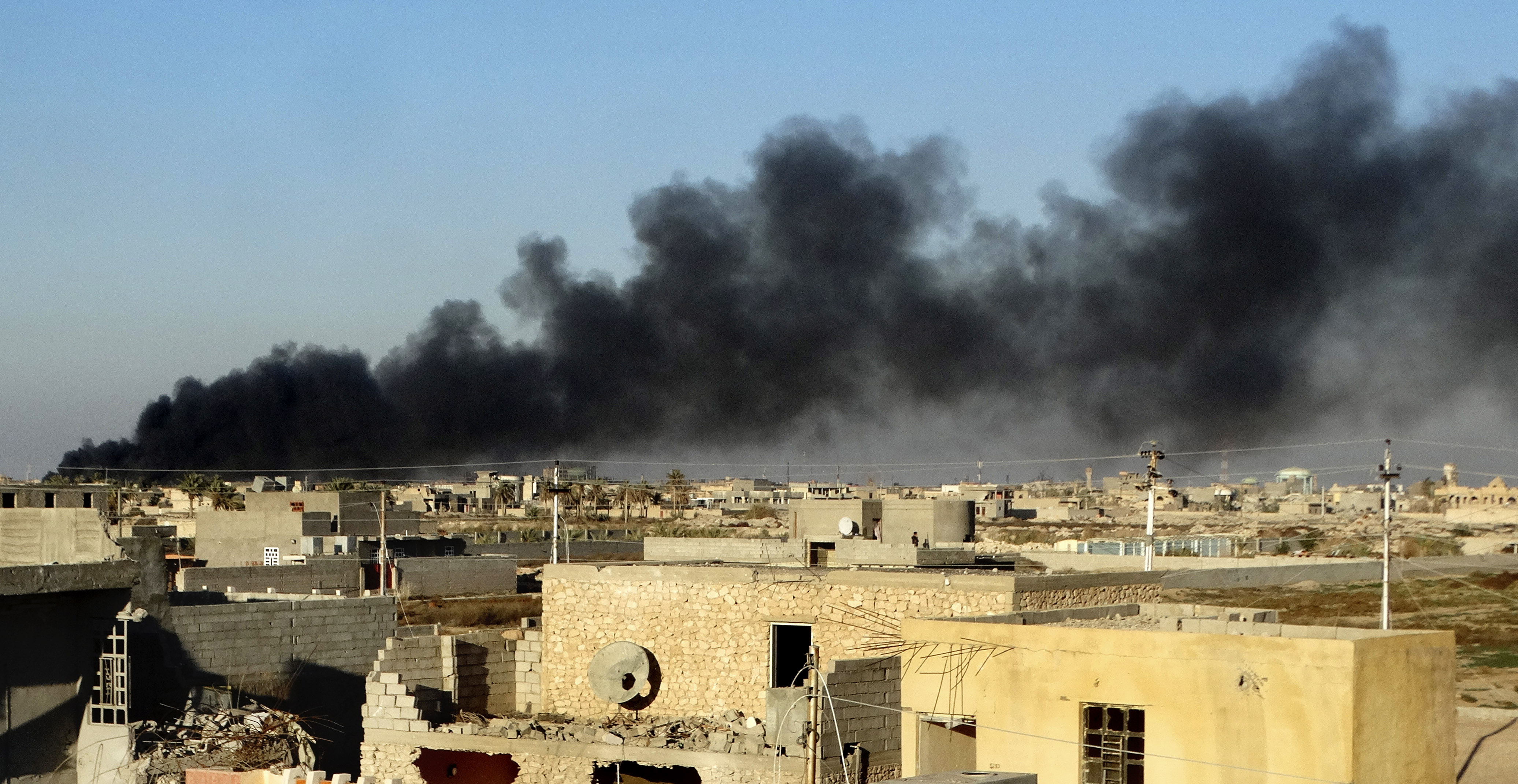 IS puts up heavy fight to slow Iraqi troop advance on Ramadi