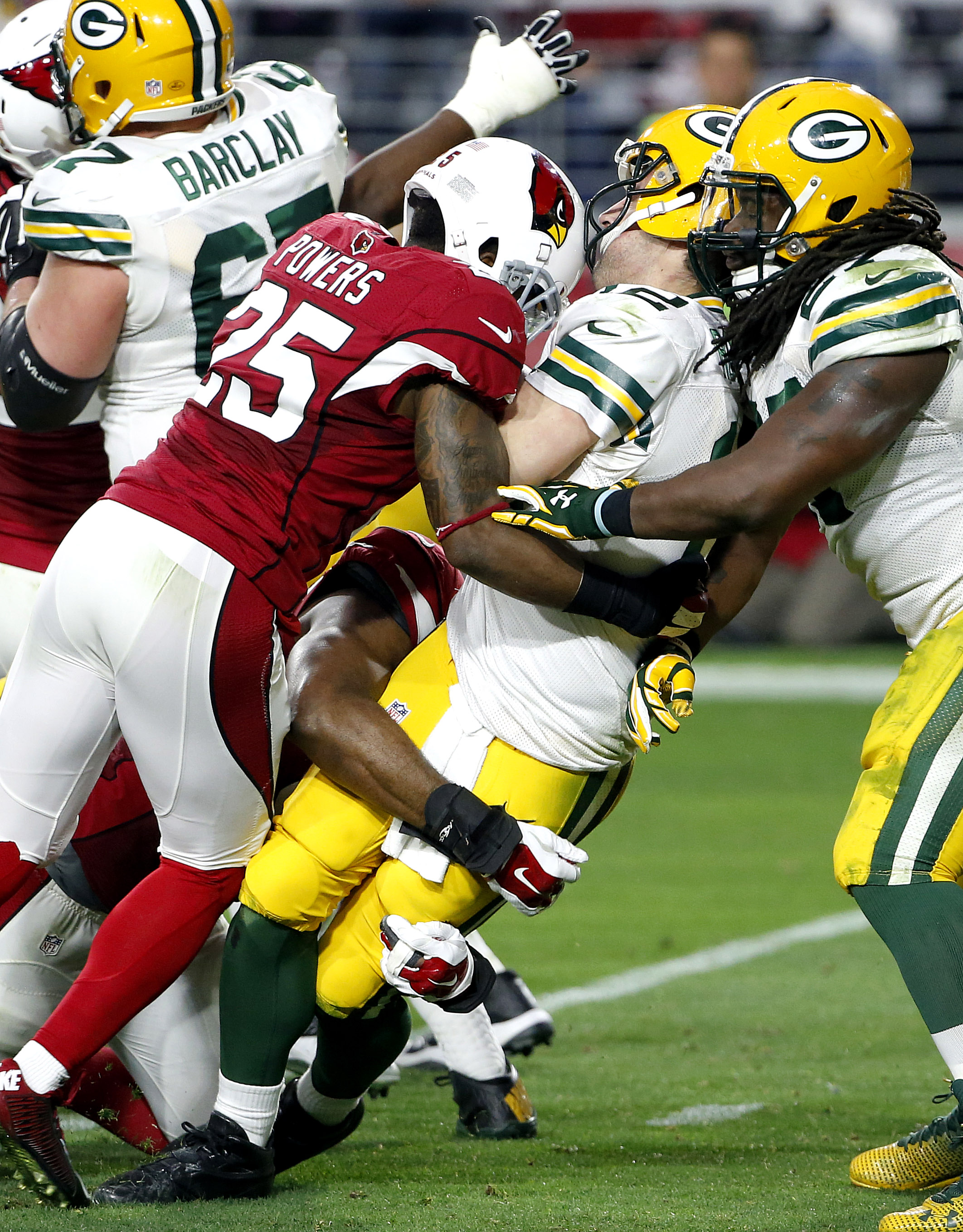 Cardinals sack Rodgers 8 times, rout Packers 38-8