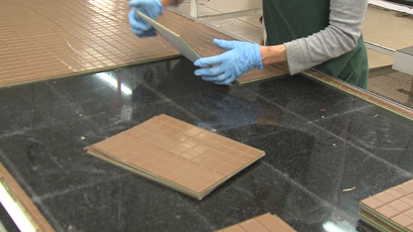 Chocolate Mint Sandwiches being cut into pieces. (Photo: Ray Boone, KSL-TV)