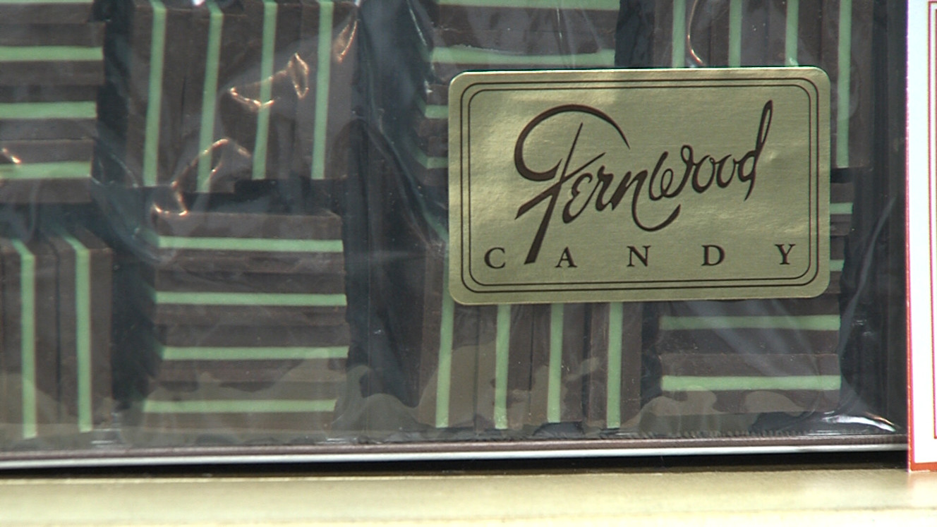 Chocolate Mint Sandwiches in a box. (Photo: Ray Boone, KSL-TV)