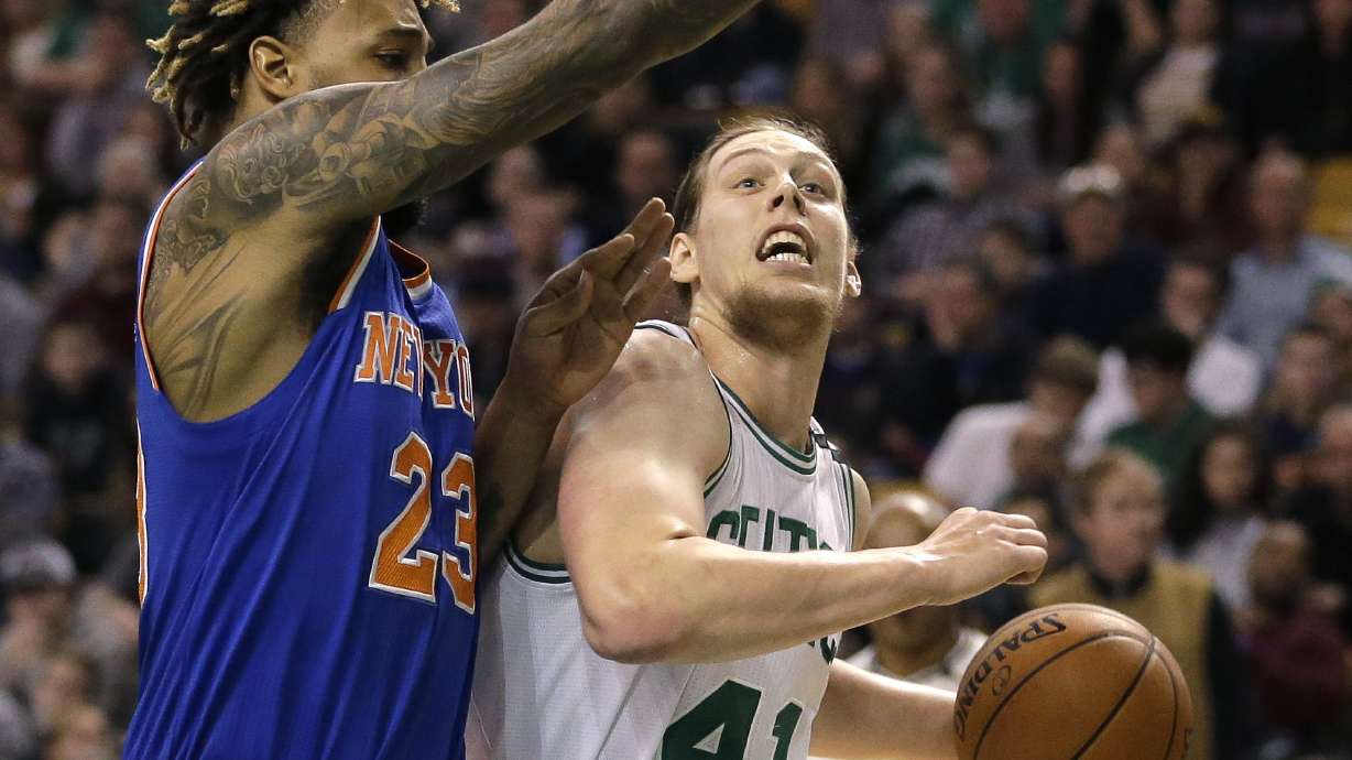 Thomas scores 21, leads Celtics past Knicks, 100-9