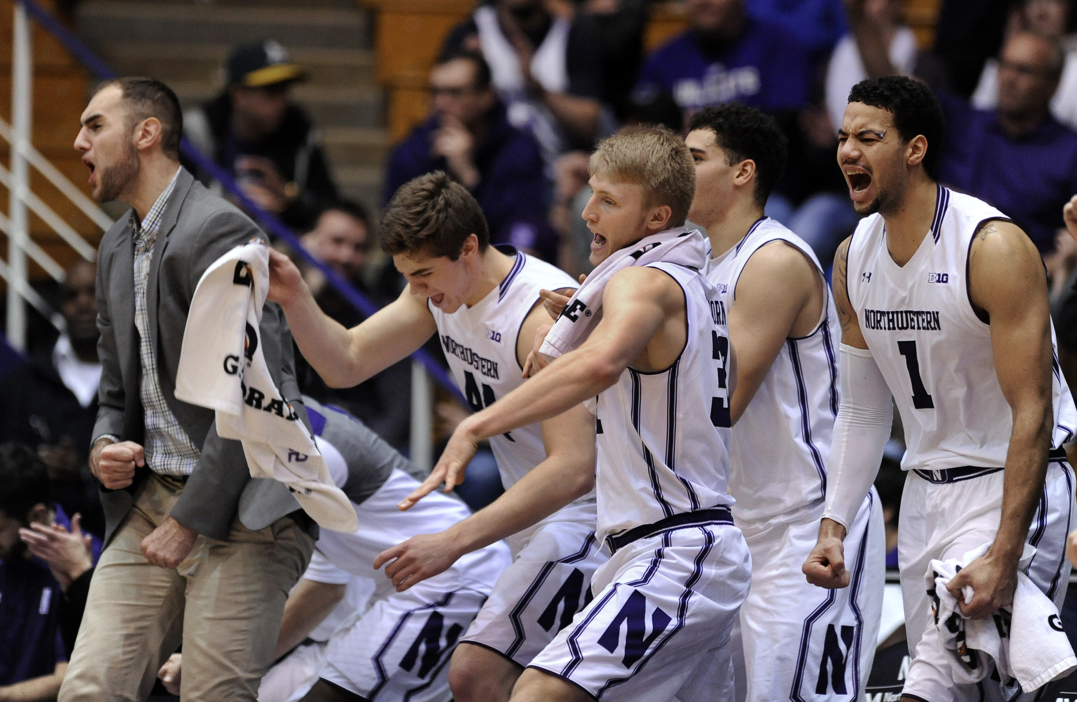 Northwestern rallies in 2nd half to beat Loyola (Md) 74-59
