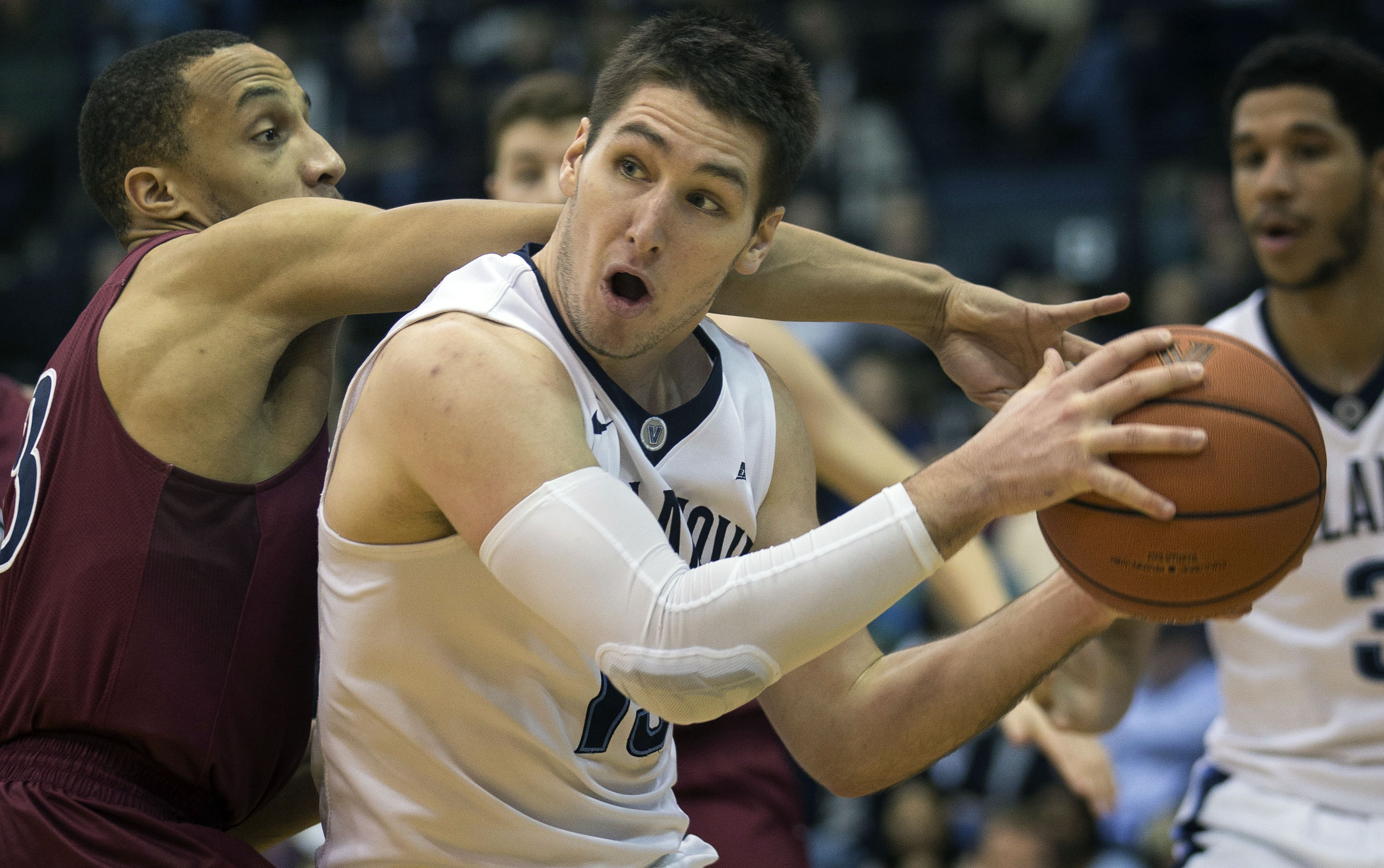 No. 16 Villanova rolls past Penn 77-57