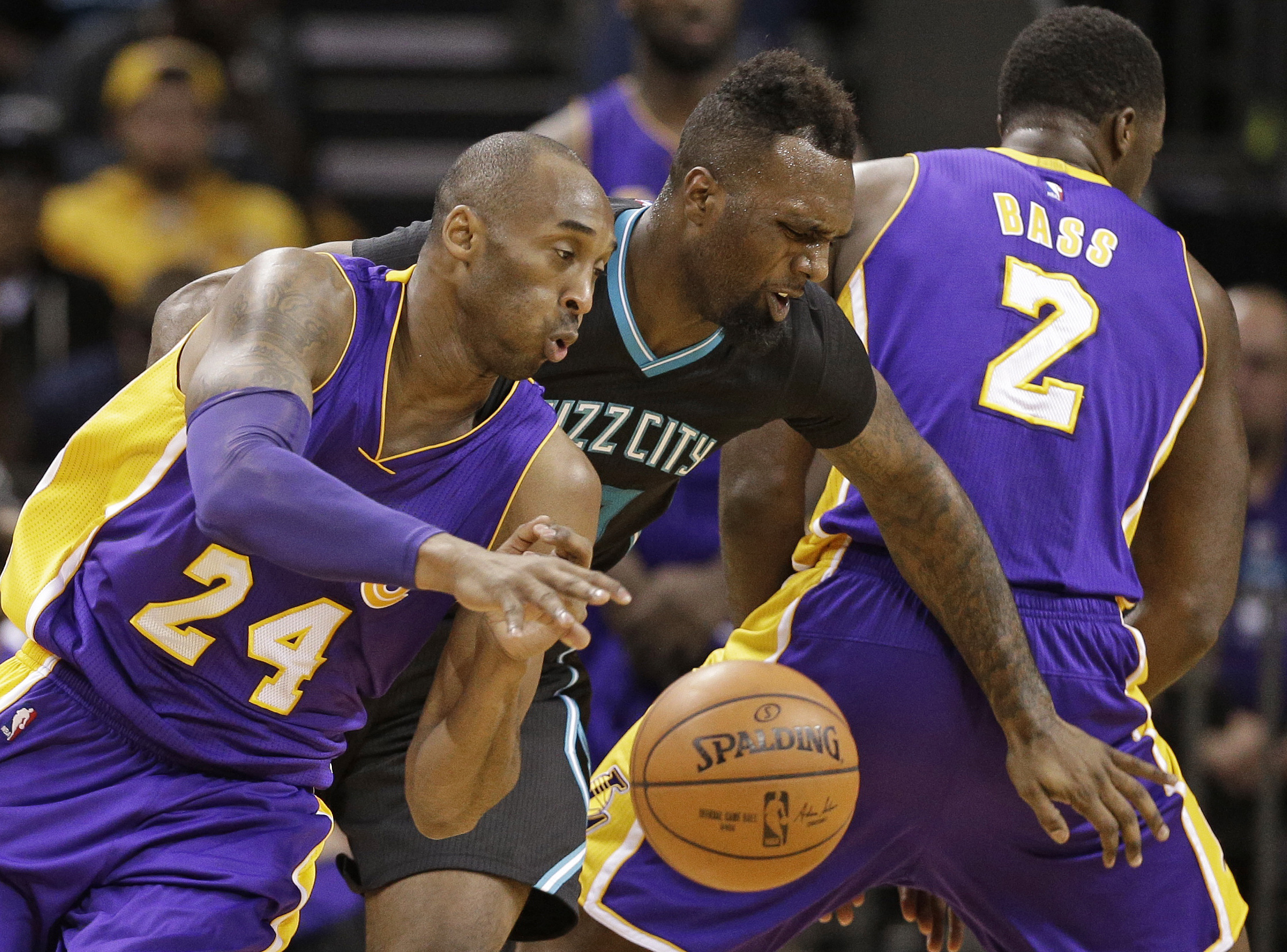 Walker's 38 points lift Hornets past Lakers, 108-98