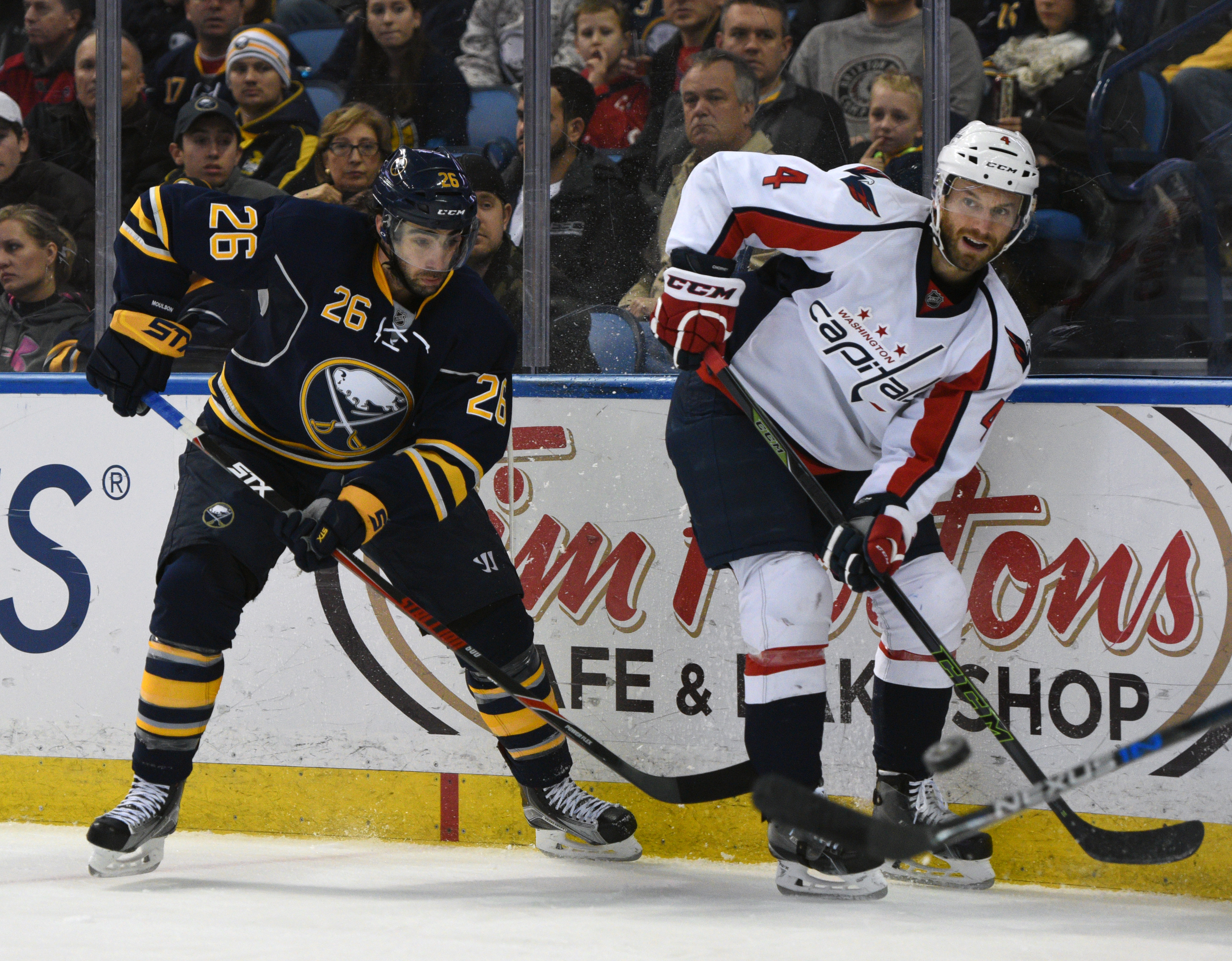 Holtby, Capitals beat Sabres 2-0 for 8th straight win