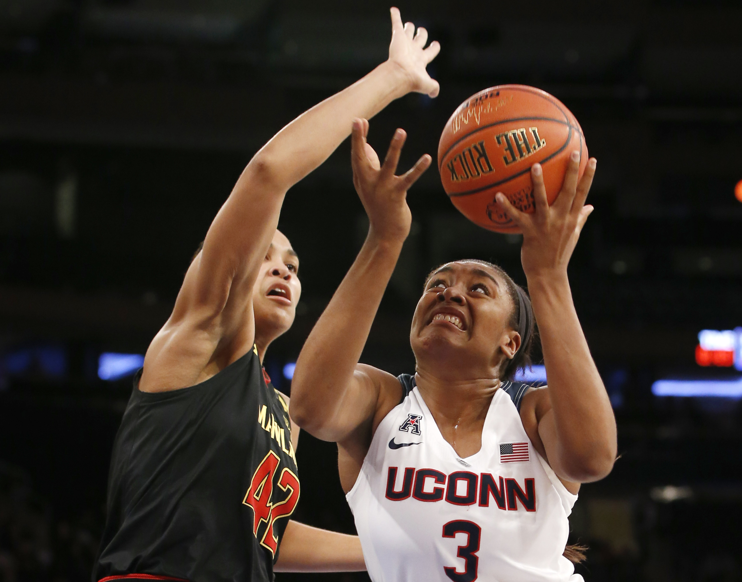 Stewart scores 23 to lead No. 1 UConn over No. 6 Maryland