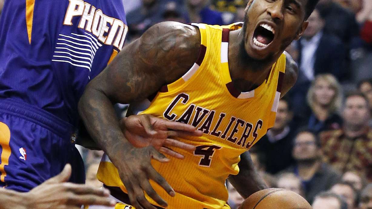 Irving's late shooting leads Cavaliers past Suns 101-97