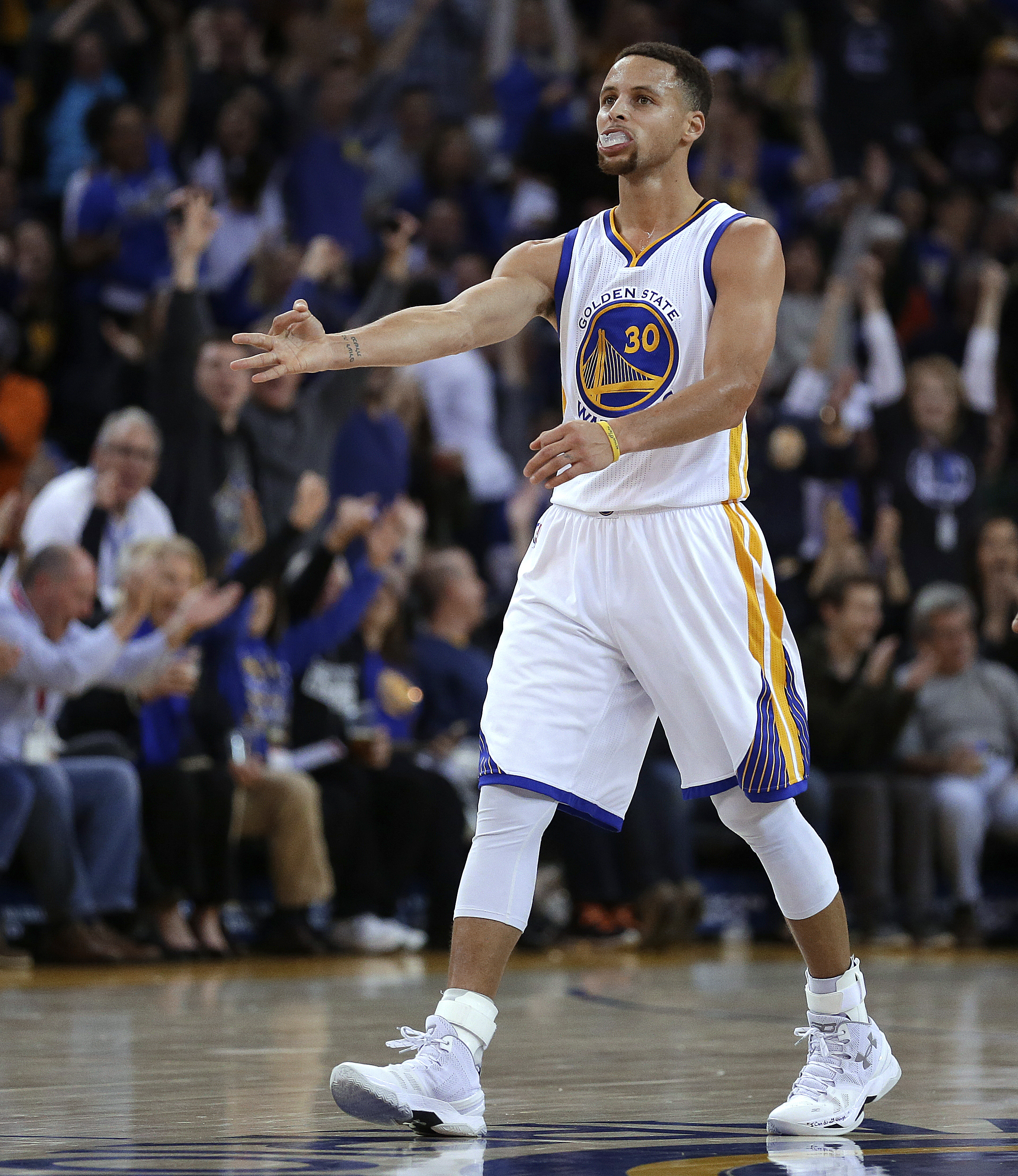 Curry's triple-double leads Warriors past Kings 122-103