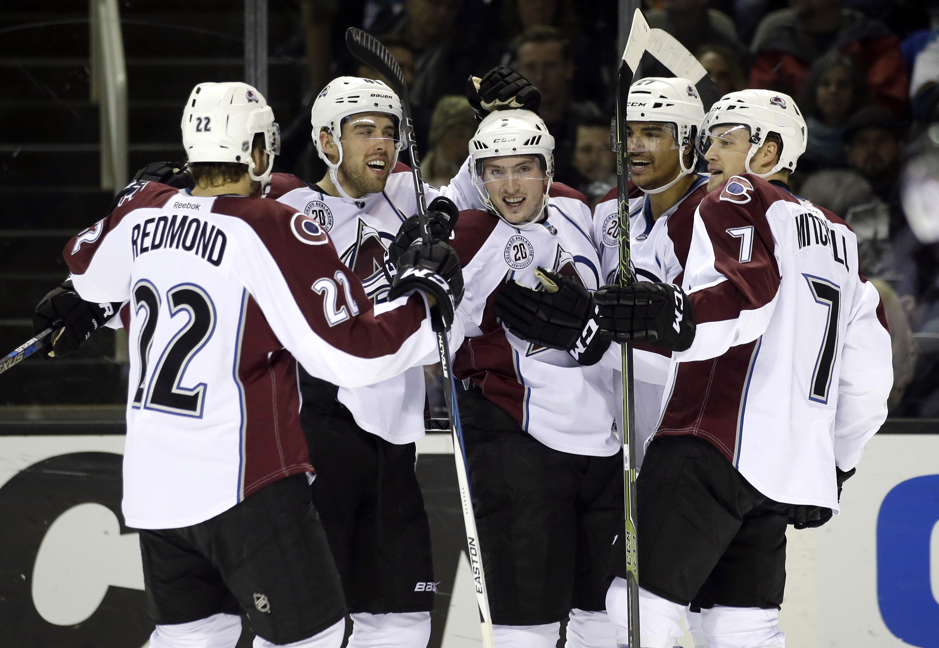 MacKinnon gets hat trick, Avalanche beat Sharks 6-3