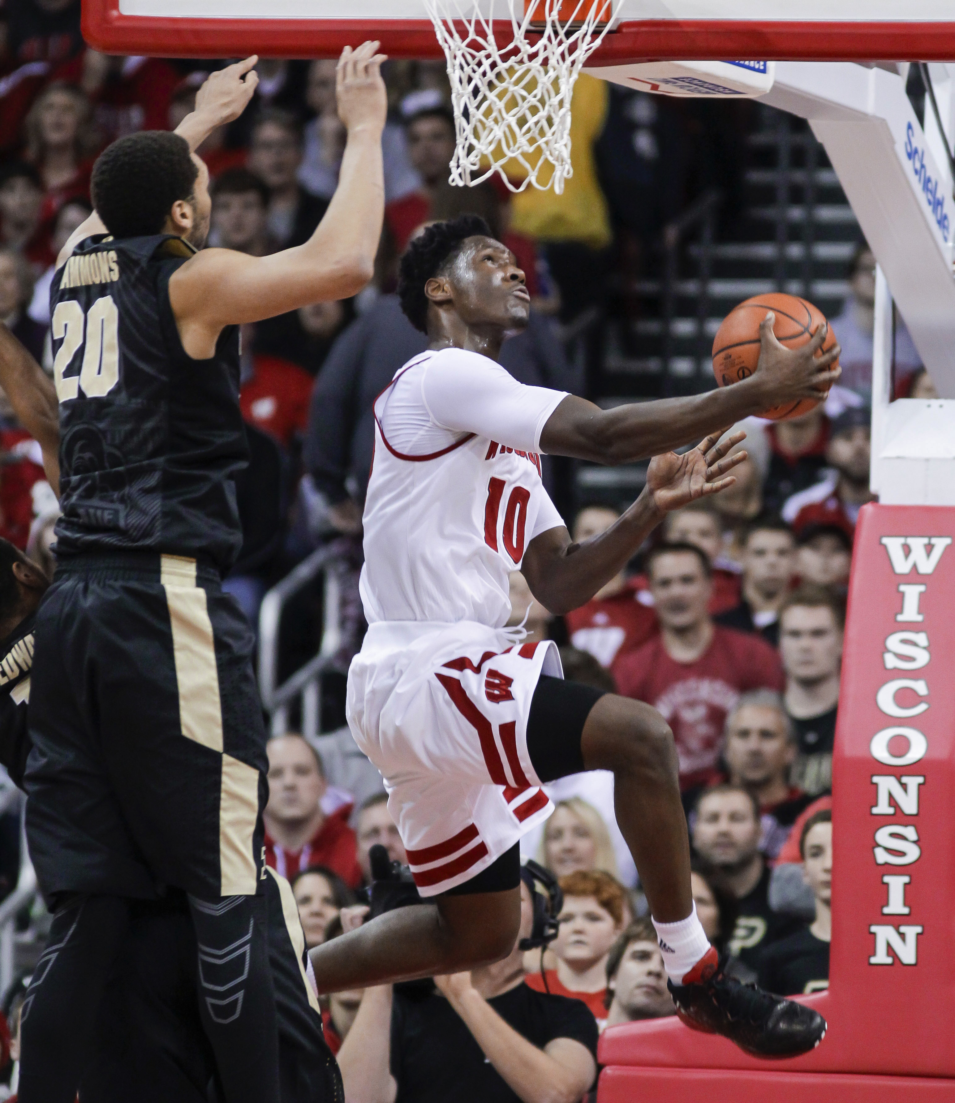 Hammons scores 24, leads No. 14 Purdue over Wisconsin 61-55