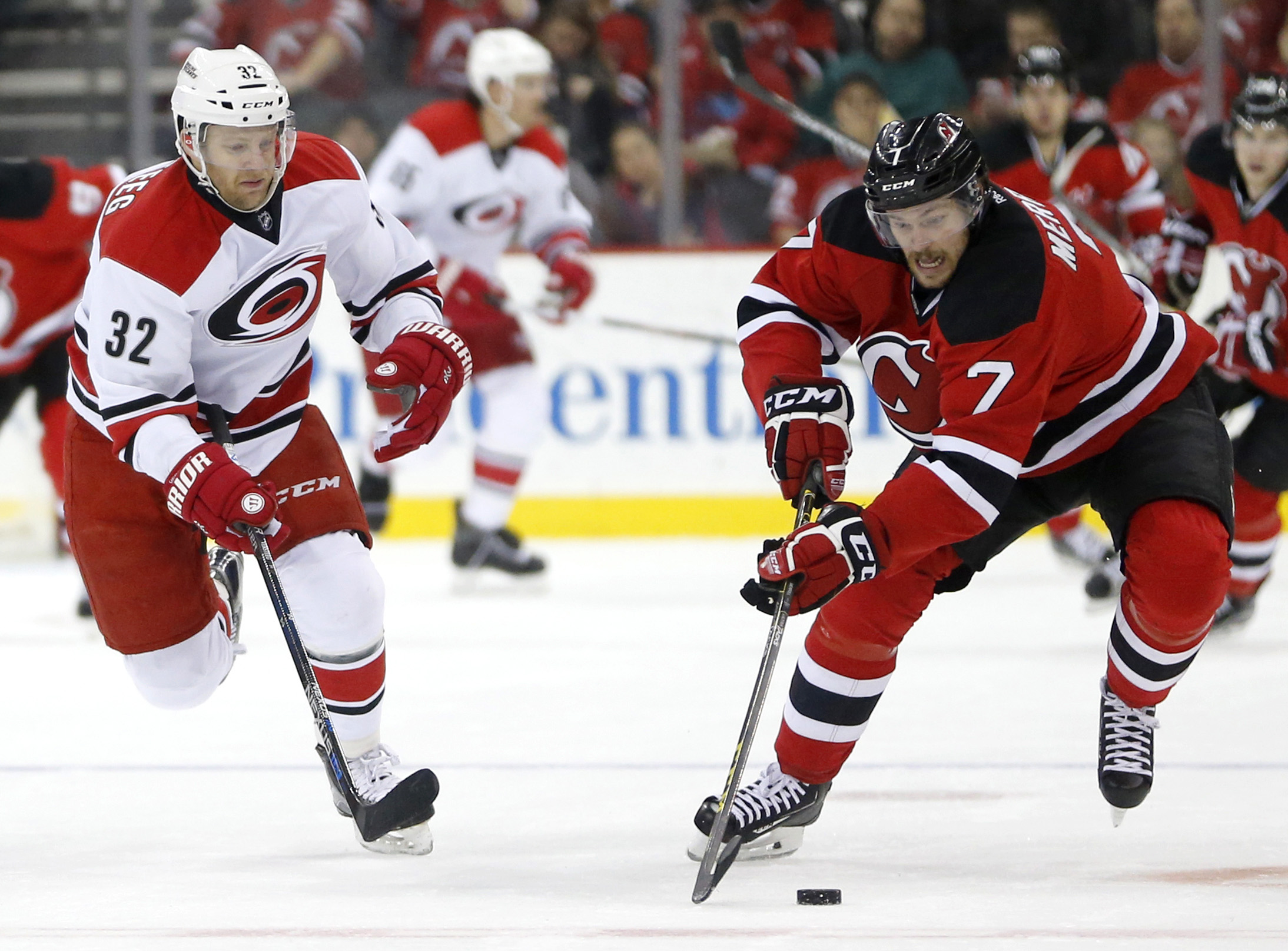 Schlemko scores late in 3rd, Devils beat Hurricanes 3-2