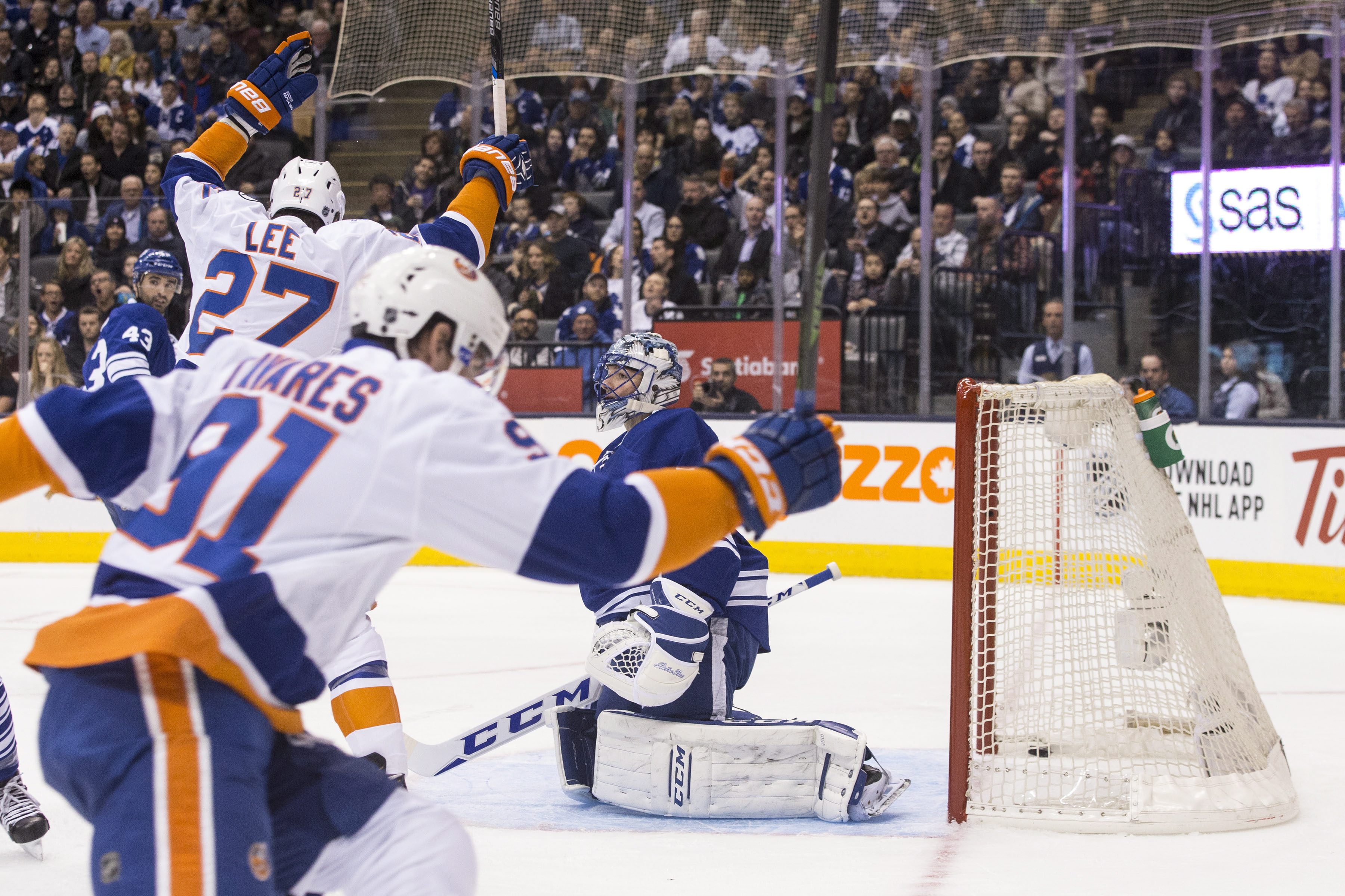 Tavares, Islanders beat Maple Leafs 6-3