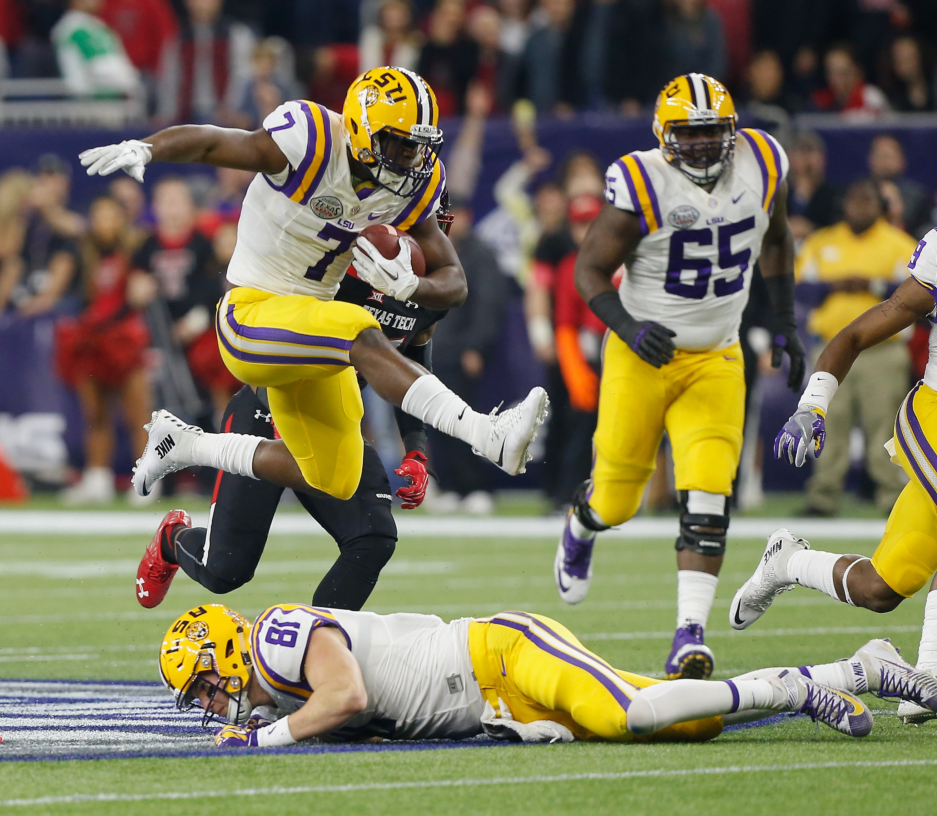 Fournette's 5 TDs lead No. 22 LSU over Texas Tech 56-27