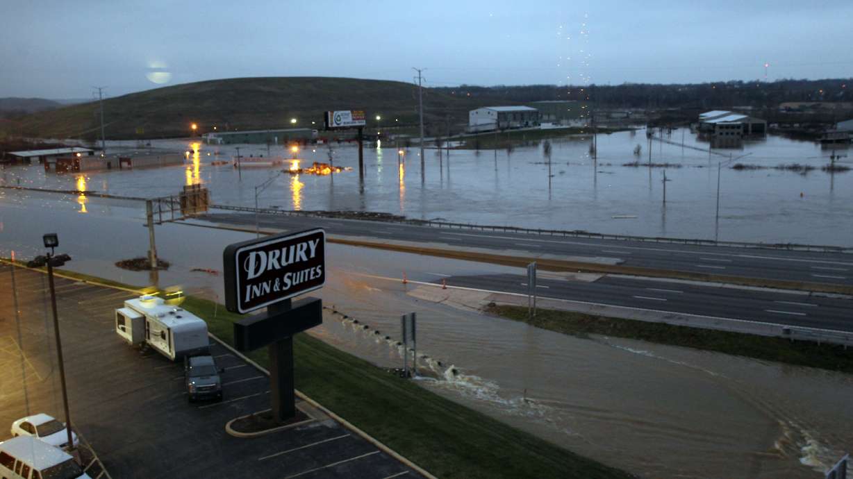 Latest: Flooding closes 3 historic sites in Illinois