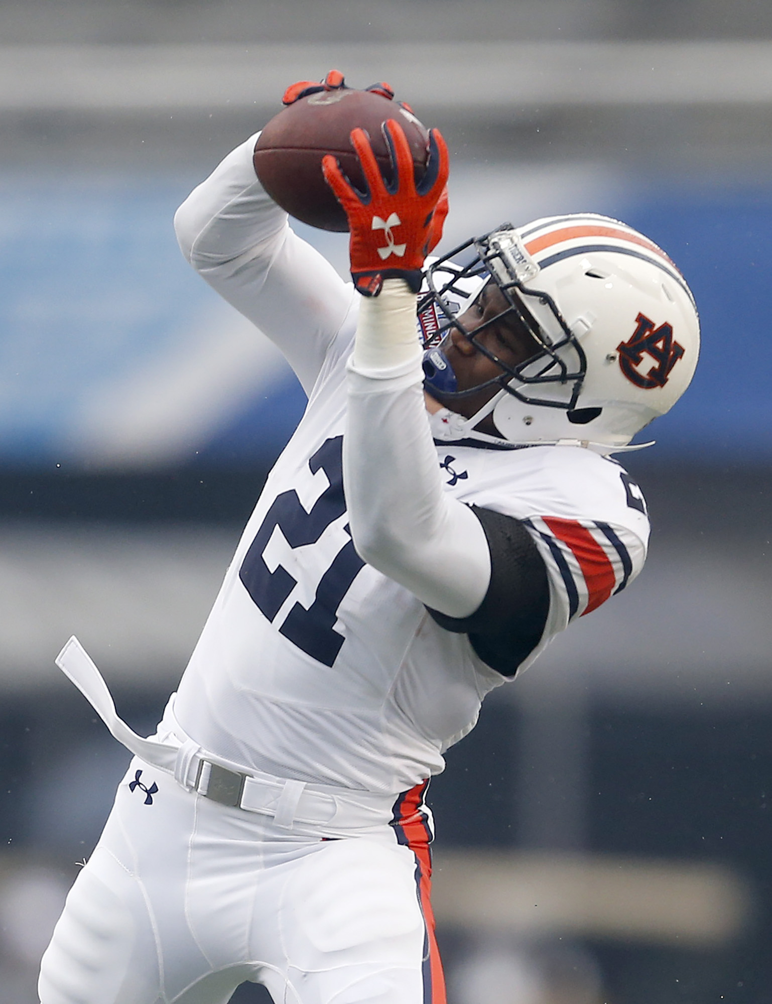 Johnson lifts Auburn past Memphis 31-10 in Birmingham Bowl