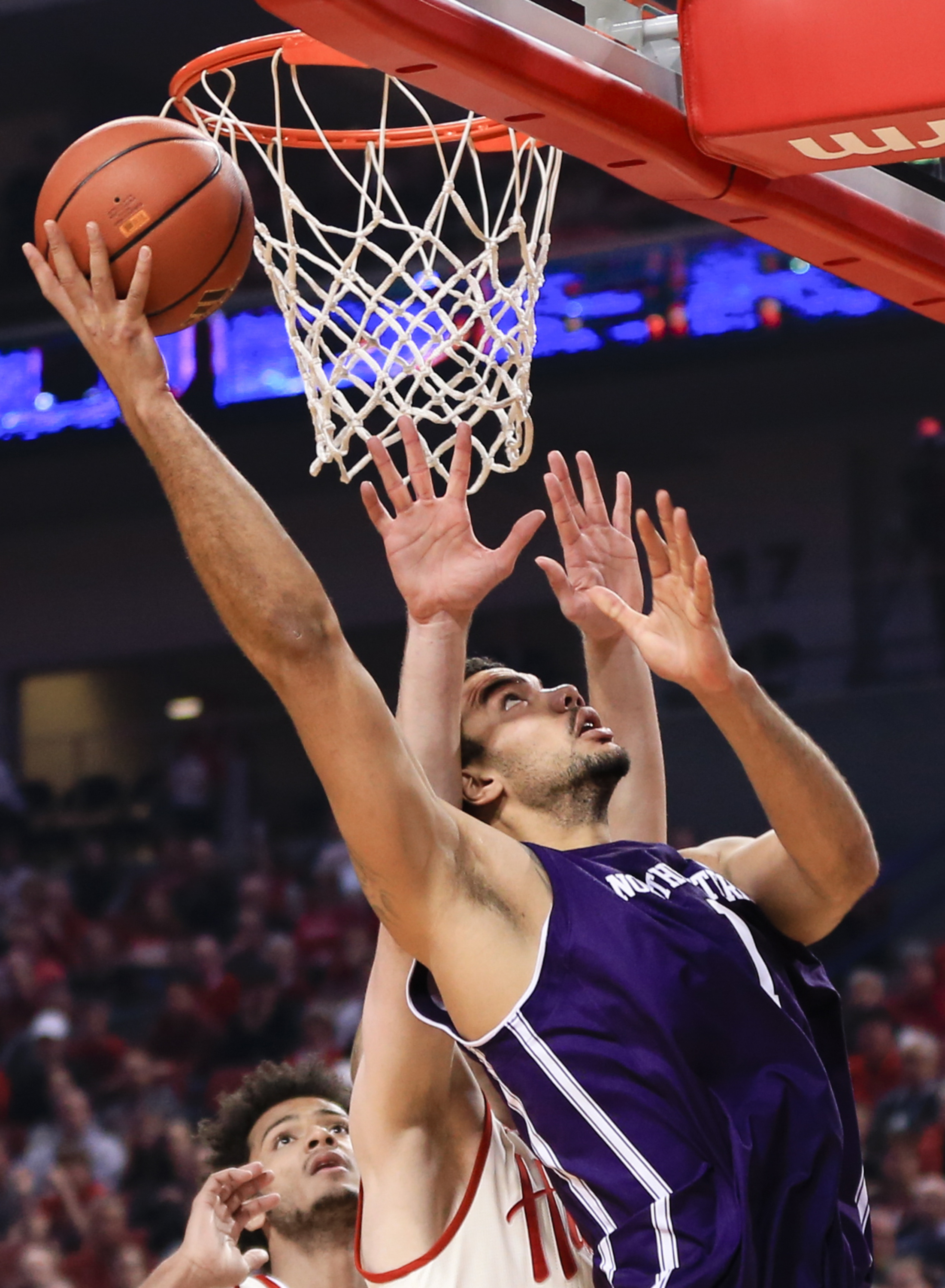Freshman Pardon scores 28, leads Wildcats over Huskers 81-72