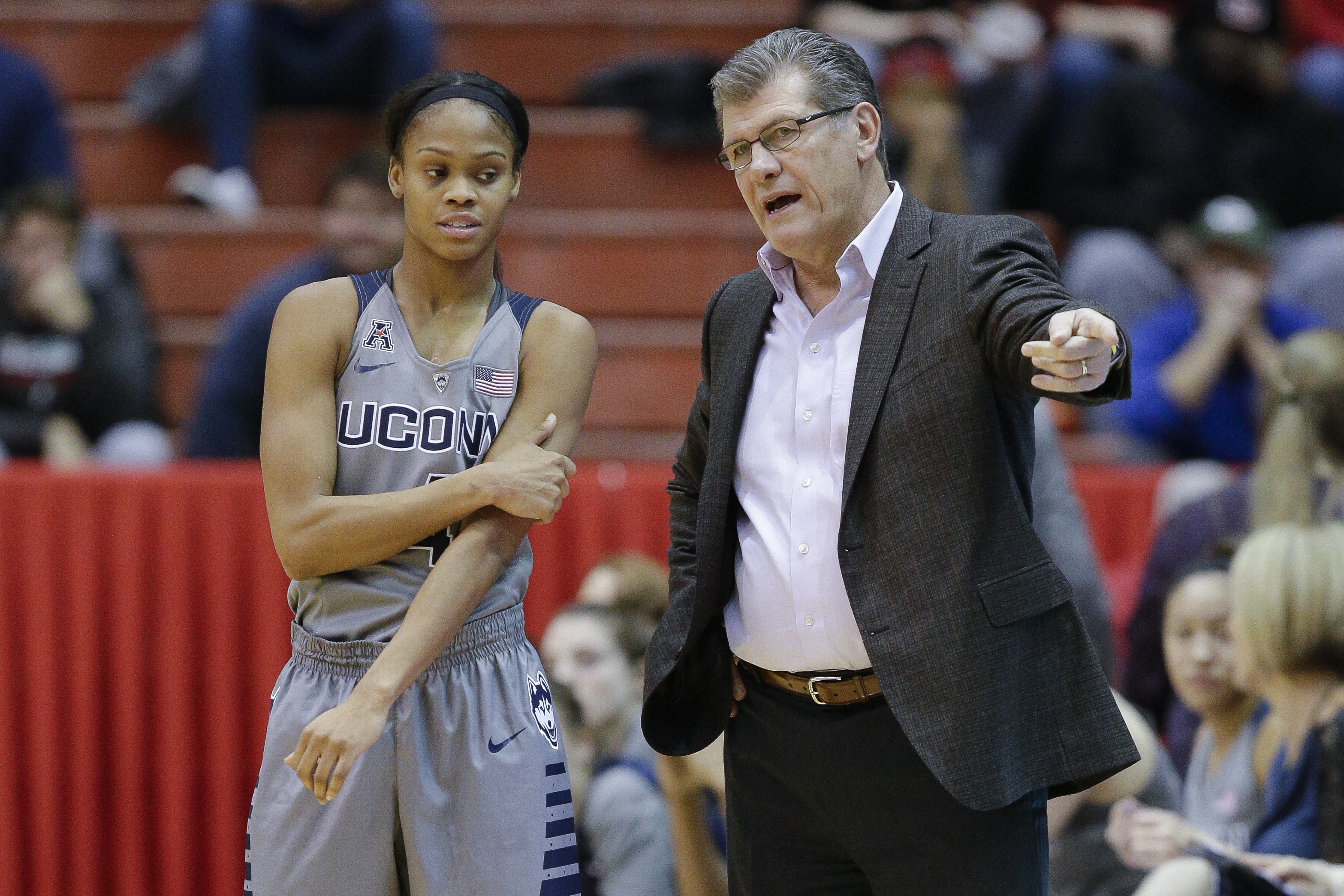 No. 1 UConn routs Cincinnati 107-45