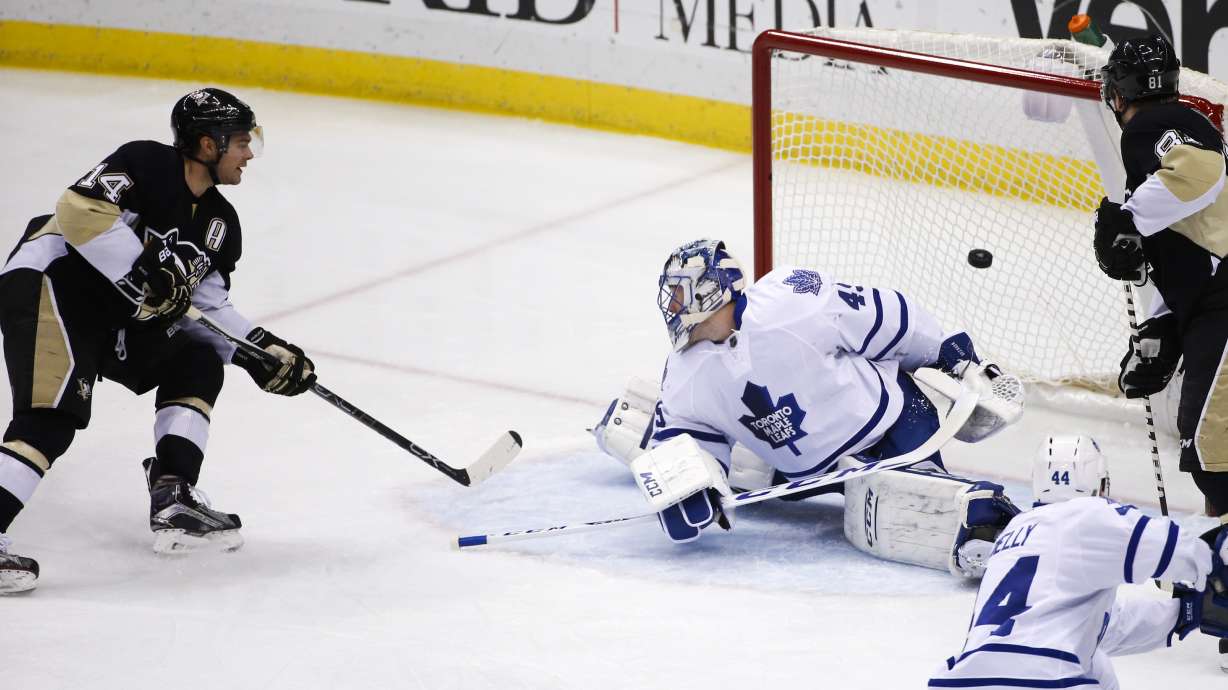 Parenteau, Holland lift Maple Leafs over Pens in SO, 3-2