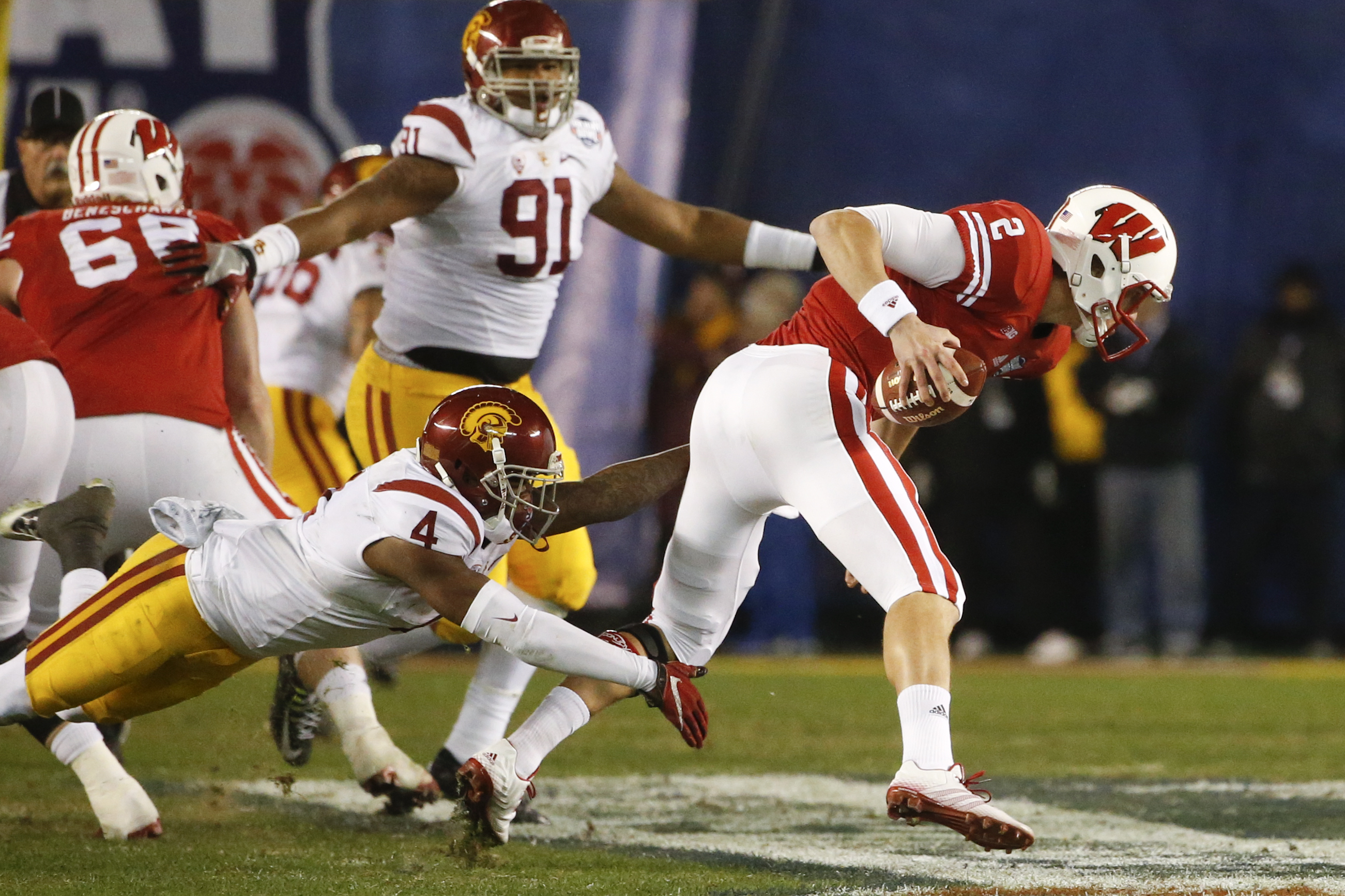 Gaglianone's 29-yard field goal lifts Badgers over USC